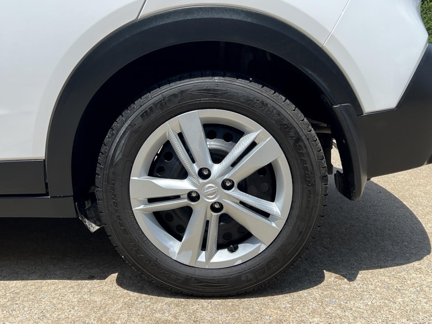 2020 WHITE /Black Cloth Nissan Kicks S (3N1CP5BV3LL) with an 1.6L 4 Cyl. engine, CVT transmission, located at 506 S. Kingshighway, Cape Girardeau, MO, 63703, (573) 235-5000, 37.294994, -89.556206 - 2020 Nissan Kicks S 1-Owner 117xxx miles Front Wheel Drive 1.6L 4 Cyl. Automatic Backup Camera Bluetooth Cruise Power Windows/Locks/Mirrors We have financing available and we accept trades! Fill out a credit application on our website or come by today! If you have any questions, give us a - Photo#32