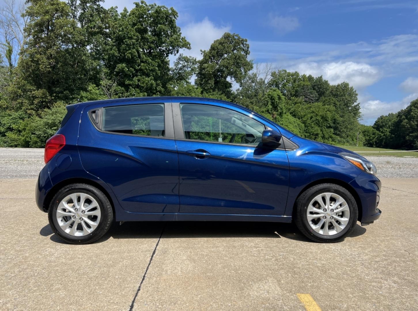 2022 BLUE /Black Cloth Chevrolet Spark 1LT CVT (KL8CD6SA0NC) with an 1.4L 4 Cyl. engine, CVT transmission, located at 2990 Old Orchard Rd., Jackson, MO, 63755, 37.354214, -89.612106 - 2022 Chevrolet Spark LT Local 1-Owner 53xxx miles Front Wheel Drive 1.4L 4 Cyl. Automatic Backup Camera Bluetooth Cruise Power Windows/Locks/Mirrors We have financing available and we accept trades! Fill out a credit application on our website or come by today! If you have any questions, - Photo#5