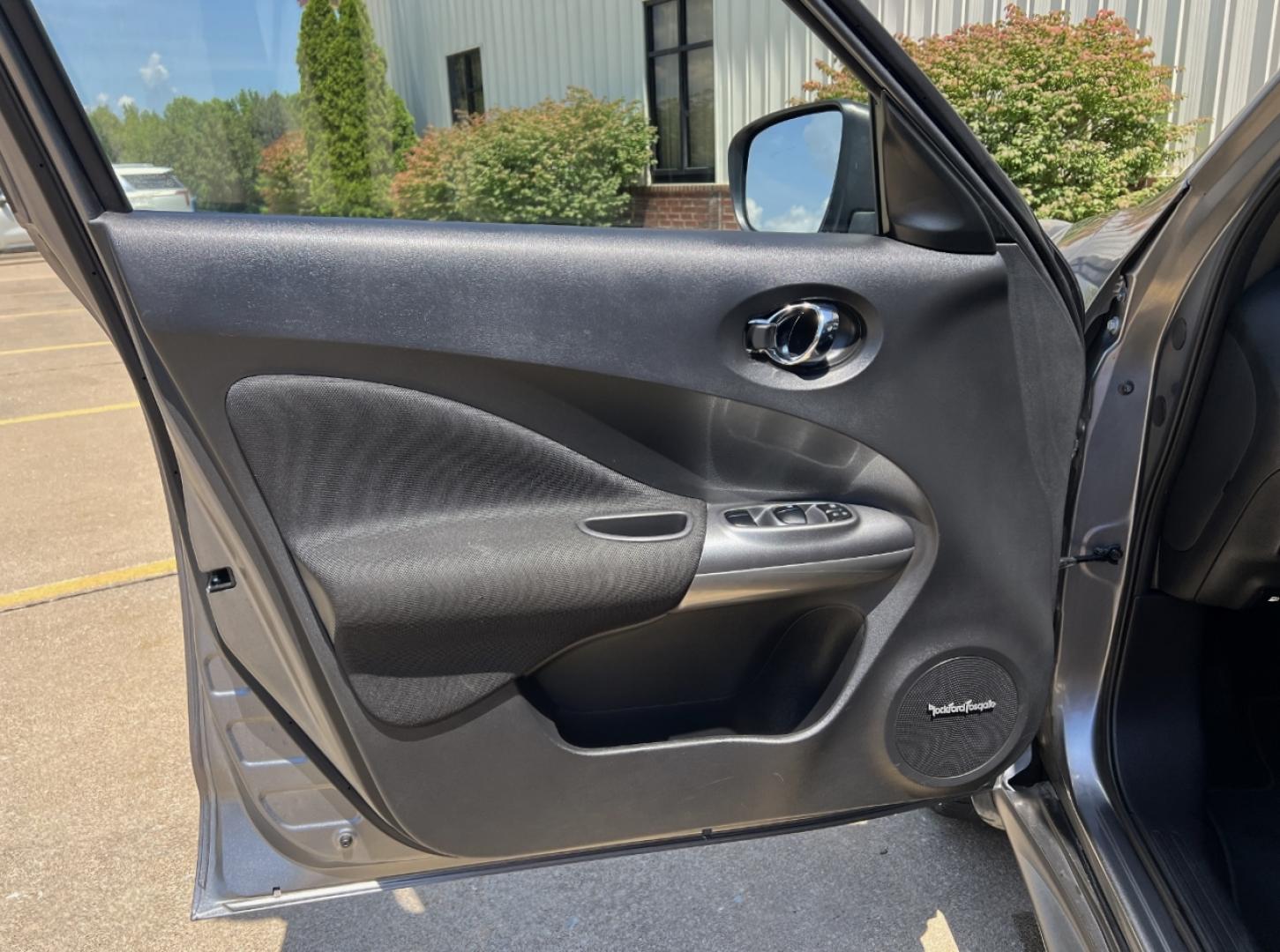 2016 GRAY /Black Leather Nissan Juke SL FWD (JN8AF5MR3GT) with an 1.6L 4 Cyl. Turbo engine, CVT transmission, located at 506 S. Kingshighway, Cape Girardeau, MO, 63703, (573) 235-5000, 37.294991, -89.553635 - 2016 Nissan Juke SL 107xxx miles Front Wheel Drive 1.6L 4 Cyl. Automatic Leather Navigation Backup Camera Sunroof Bluetooth Cruise Power Windows/Locks/Mirrors We have financing available and we accept trades! Fill out a credit application on our website or come by today! If you have any - Photo#12