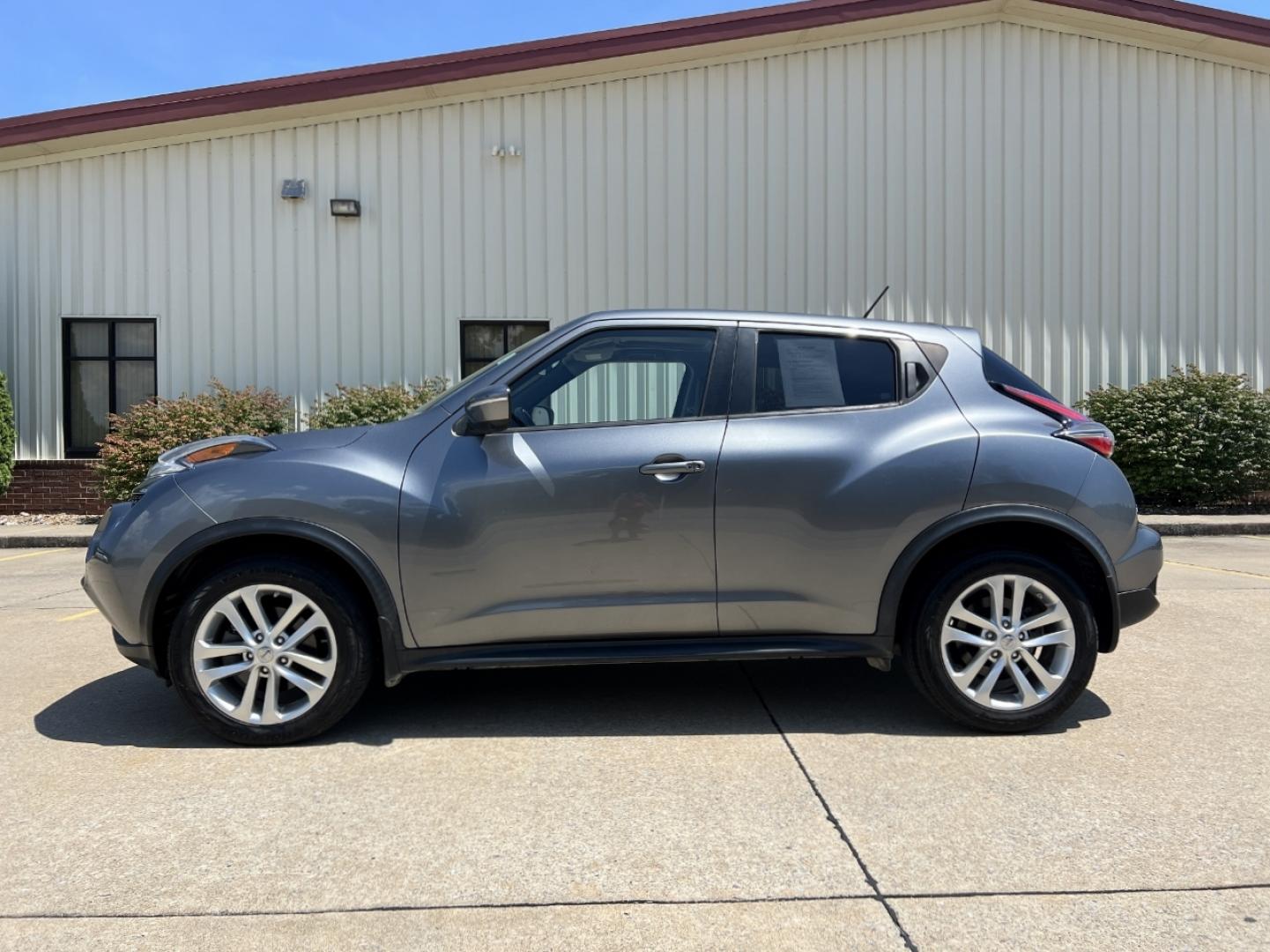 2016 GRAY /Black Leather Nissan Juke SL FWD (JN8AF5MR3GT) with an 1.6L 4 Cyl. Turbo engine, CVT transmission, located at 506 S. Kingshighway, Cape Girardeau, MO, 63703, (573) 235-5000, 37.294991, -89.553635 - 2016 Nissan Juke SL 107xxx miles Front Wheel Drive 1.6L 4 Cyl. Automatic Leather Navigation Backup Camera Sunroof Bluetooth Cruise Power Windows/Locks/Mirrors We have financing available and we accept trades! Fill out a credit application on our website or come by today! If you have any - Photo#6
