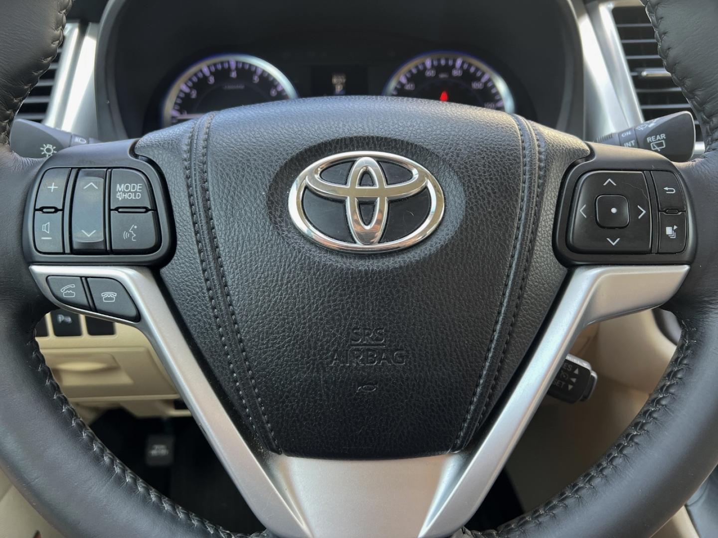 2015 WHITE /Tan Leather Toyota Highlander Limited AWD V6 (5TDDKRFH5FS) with an 3.5L V6 engine, Automatic transmission, located at 2990 Old Orchard Rd., Jackson, MO, 63755, 37.354214, -89.612106 - 2015 Toyota Highlander Limited 166xxx miles All Wheel Drive 3.5L V6 Automatic Leather 3rd Row Navigation Power/Heated/Cooled Seats Backup Camera Sunroof Bluetooth Cruise Power Windows/Locks/Mirrors We have financing available and we accept trades! Fill out a credit application on our w - Photo#25