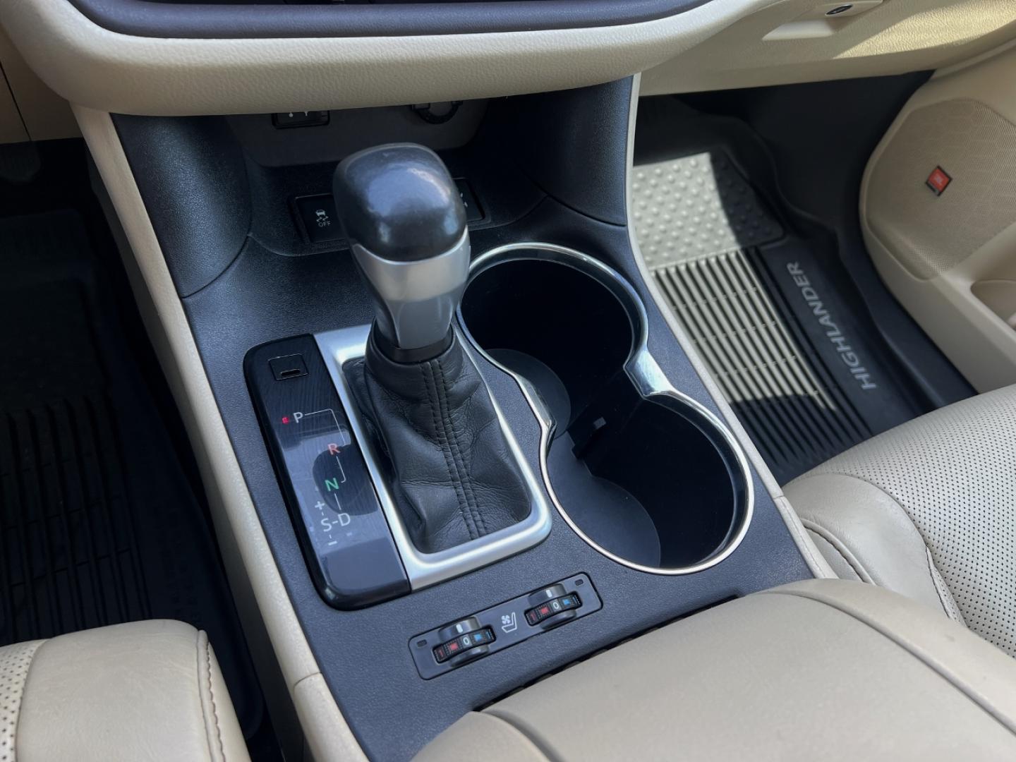 2015 WHITE /Tan Leather Toyota Highlander Limited AWD V6 (5TDDKRFH5FS) with an 3.5L V6 engine, Automatic transmission, located at 2990 Old Orchard Rd., Jackson, MO, 63755, 37.354214, -89.612106 - 2015 Toyota Highlander Limited 166xxx miles All Wheel Drive 3.5L V6 Automatic Leather 3rd Row Navigation Power/Heated/Cooled Seats Backup Camera Sunroof Bluetooth Cruise Power Windows/Locks/Mirrors We have financing available and we accept trades! Fill out a credit application on our w - Photo#28