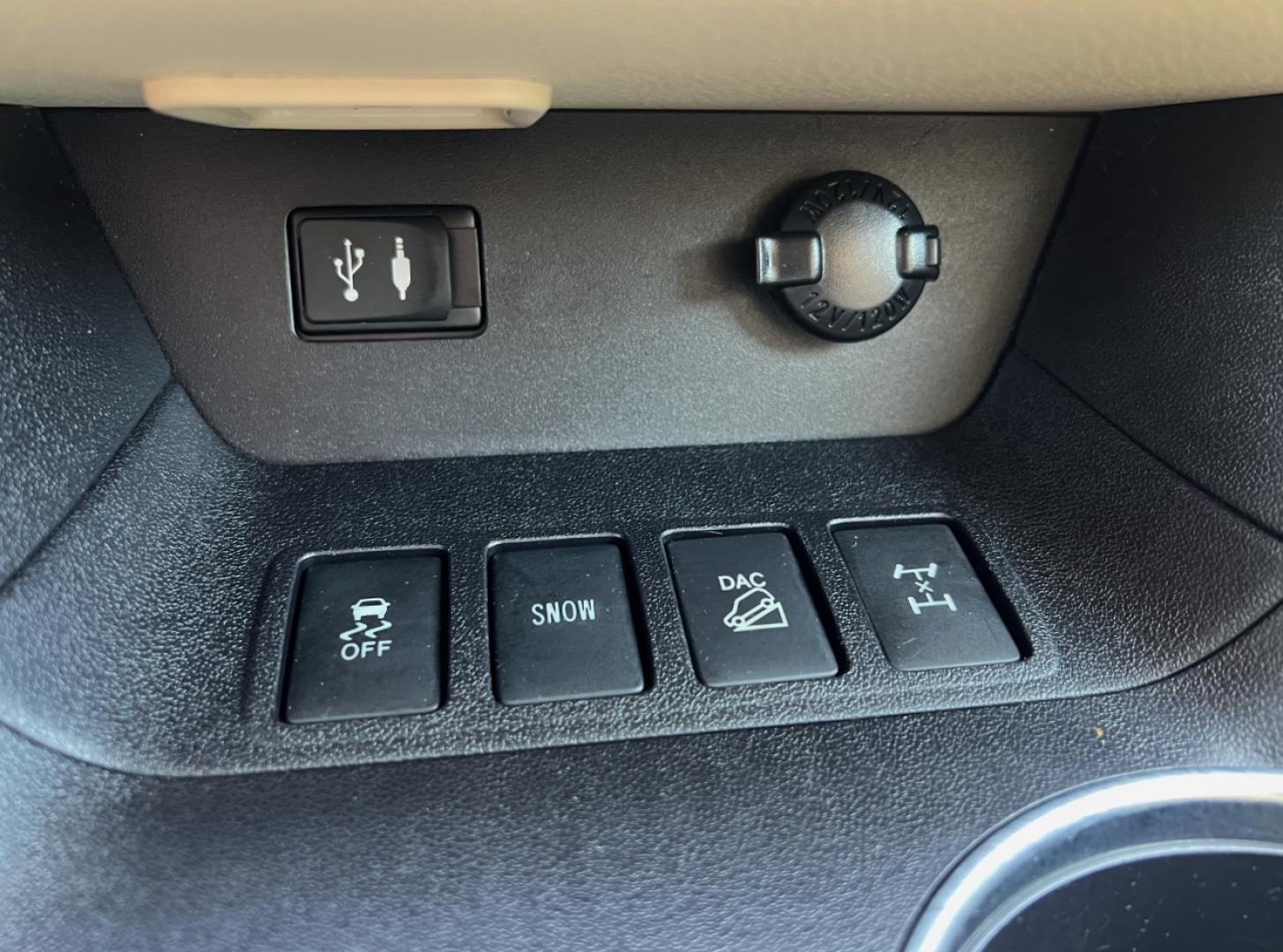2015 WHITE /Tan Leather Toyota Highlander Limited AWD V6 (5TDDKRFH5FS) with an 3.5L V6 engine, Automatic transmission, located at 2990 Old Orchard Rd., Jackson, MO, 63755, 37.354214, -89.612106 - 2015 Toyota Highlander Limited 166xxx miles All Wheel Drive 3.5L V6 Automatic Leather 3rd Row Navigation Power/Heated/Cooled Seats Backup Camera Sunroof Bluetooth Cruise Power Windows/Locks/Mirrors We have financing available and we accept trades! Fill out a credit application on our w - Photo#31