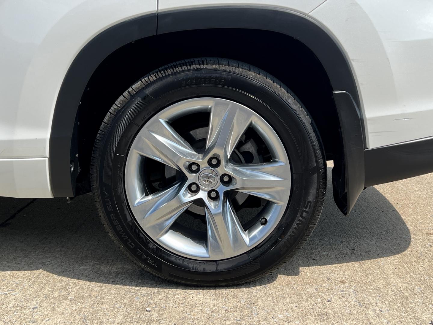 2015 WHITE /Tan Leather Toyota Highlander Limited AWD V6 (5TDDKRFH5FS) with an 3.5L V6 engine, Automatic transmission, located at 2990 Old Orchard Rd., Jackson, MO, 63755, 37.354214, -89.612106 - 2015 Toyota Highlander Limited 166xxx miles All Wheel Drive 3.5L V6 Automatic Leather 3rd Row Navigation Power/Heated/Cooled Seats Backup Camera Sunroof Bluetooth Cruise Power Windows/Locks/Mirrors We have financing available and we accept trades! Fill out a credit application on our w - Photo#42