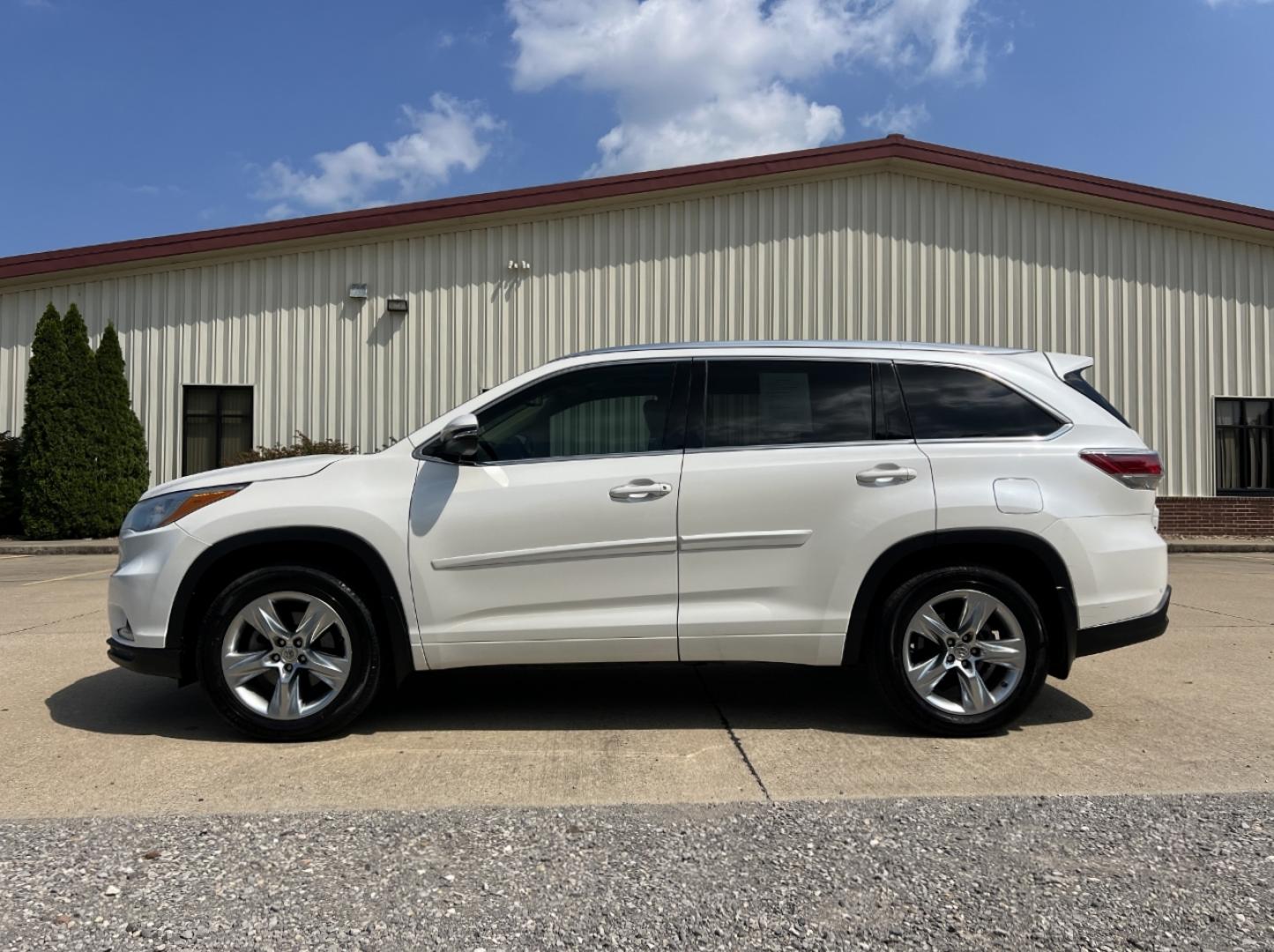 2015 WHITE /Tan Leather Toyota Highlander Limited AWD V6 (5TDDKRFH5FS) with an 3.5L V6 engine, Automatic transmission, located at 2990 Old Orchard Rd., Jackson, MO, 63755, 37.354214, -89.612106 - 2015 Toyota Highlander Limited 166xxx miles All Wheel Drive 3.5L V6 Automatic Leather 3rd Row Navigation Power/Heated/Cooled Seats Backup Camera Sunroof Bluetooth Cruise Power Windows/Locks/Mirrors We have financing available and we accept trades! Fill out a credit application on our w - Photo#8