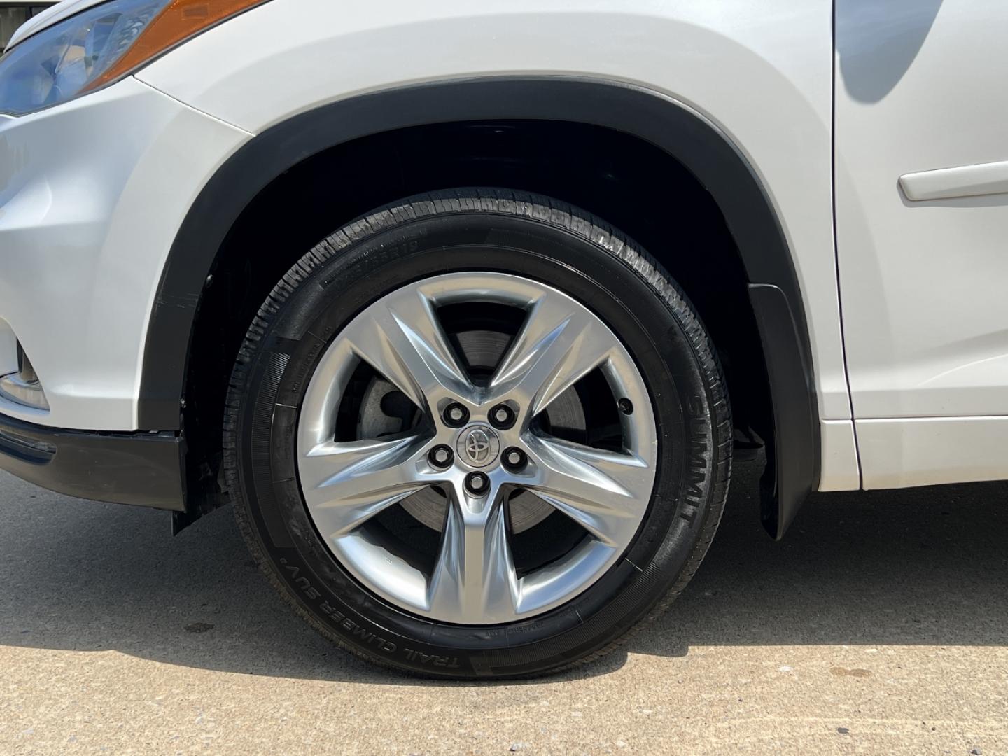 2015 WHITE /Tan Leather Toyota Highlander Limited AWD V6 (5TDDKRFH5FS) with an 3.5L V6 engine, Automatic transmission, located at 2990 Old Orchard Rd., Jackson, MO, 63755, 37.354214, -89.612106 - 2015 Toyota Highlander Limited 166xxx miles All Wheel Drive 3.5L V6 Automatic Leather 3rd Row Navigation Power/Heated/Cooled Seats Backup Camera Sunroof Bluetooth Cruise Power Windows/Locks/Mirrors We have financing available and we accept trades! Fill out a credit application on our w - Photo#41