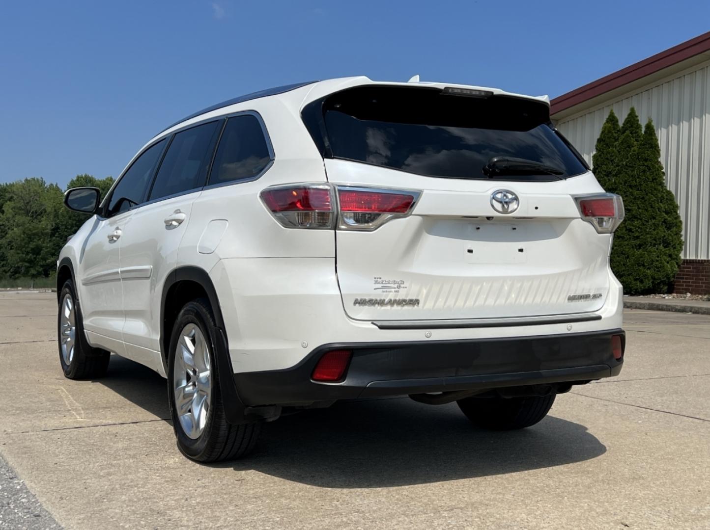 2015 WHITE /Tan Leather Toyota Highlander Limited AWD V6 (5TDDKRFH5FS) with an 3.5L V6 engine, Automatic transmission, located at 2990 Old Orchard Rd., Jackson, MO, 63755, 37.354214, -89.612106 - 2015 Toyota Highlander Limited 166xxx miles All Wheel Drive 3.5L V6 Automatic Leather 3rd Row Navigation Power/Heated/Cooled Seats Backup Camera Sunroof Bluetooth Cruise Power Windows/Locks/Mirrors We have financing available and we accept trades! Fill out a credit application on our w - Photo#11