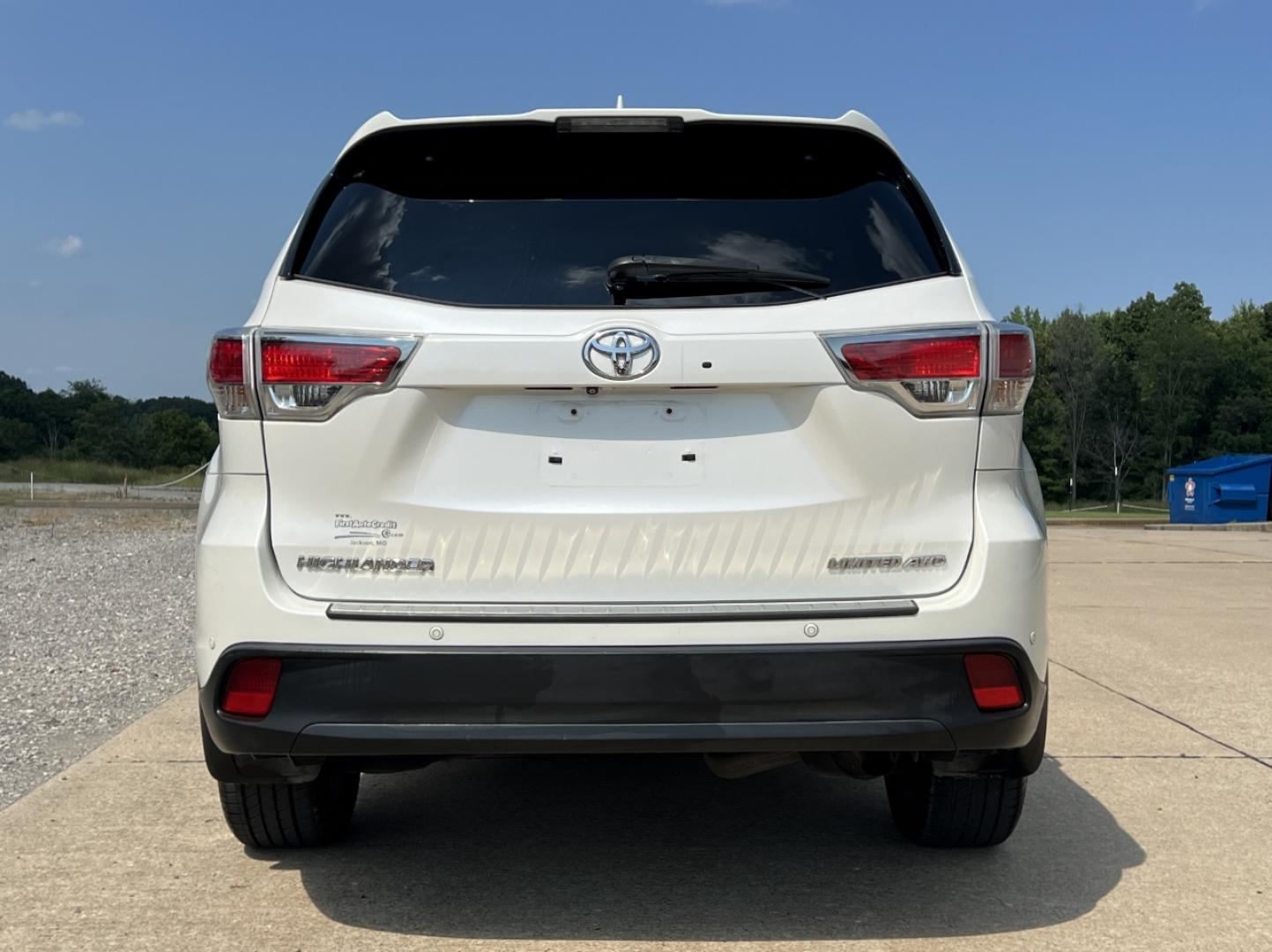 2015 WHITE /Tan Leather Toyota Highlander Limited AWD V6 (5TDDKRFH5FS) with an 3.5L V6 engine, Automatic transmission, located at 2990 Old Orchard Rd., Jackson, MO, 63755, 37.354214, -89.612106 - 2015 Toyota Highlander Limited 166xxx miles All Wheel Drive 3.5L V6 Automatic Leather 3rd Row Navigation Power/Heated/Cooled Seats Backup Camera Sunroof Bluetooth Cruise Power Windows/Locks/Mirrors We have financing available and we accept trades! Fill out a credit application on our w - Photo#12