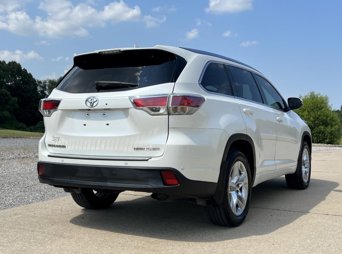 2015 WHITE /Tan Leather Toyota Highlander Limited AWD V6 (5TDDKRFH5FS) with an 3.5L V6 engine, Automatic transmission, located at 2990 Old Orchard Rd., Jackson, MO, 63755, 37.354214, -89.612106 - 2015 Toyota Highlander Limited 166xxx miles All Wheel Drive 3.5L V6 Automatic Leather 3rd Row Navigation Power/Heated/Cooled Seats Backup Camera Sunroof Bluetooth Cruise Power Windows/Locks/Mirrors We have financing available and we accept trades! Fill out a credit application on our w - Photo#10