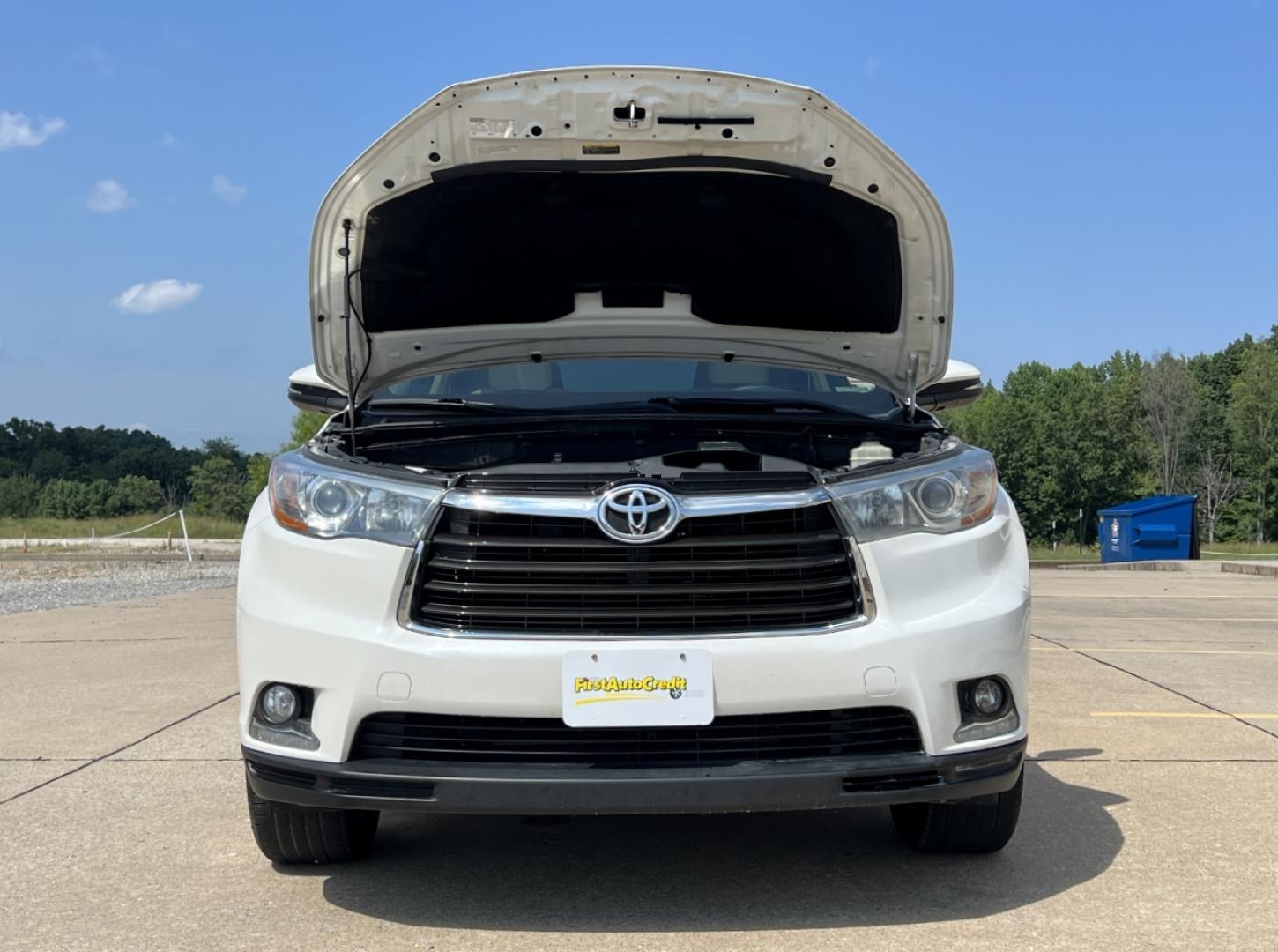 2015 WHITE /Tan Leather Toyota Highlander Limited AWD V6 (5TDDKRFH5FS) with an 3.5L V6 engine, Automatic transmission, located at 2990 Old Orchard Rd., Jackson, MO, 63755, 37.354214, -89.612106 - 2015 Toyota Highlander Limited 166xxx miles All Wheel Drive 3.5L V6 Automatic Leather 3rd Row Navigation Power/Heated/Cooled Seats Backup Camera Sunroof Bluetooth Cruise Power Windows/Locks/Mirrors We have financing available and we accept trades! Fill out a credit application on our w - Photo#38
