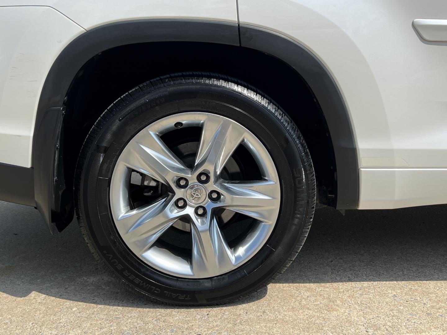2015 WHITE /Tan Leather Toyota Highlander Limited AWD V6 (5TDDKRFH5FS) with an 3.5L V6 engine, Automatic transmission, located at 2990 Old Orchard Rd., Jackson, MO, 63755, 37.354214, -89.612106 - 2015 Toyota Highlander Limited 166xxx miles All Wheel Drive 3.5L V6 Automatic Leather 3rd Row Navigation Power/Heated/Cooled Seats Backup Camera Sunroof Bluetooth Cruise Power Windows/Locks/Mirrors We have financing available and we accept trades! Fill out a credit application on our w - Photo#43