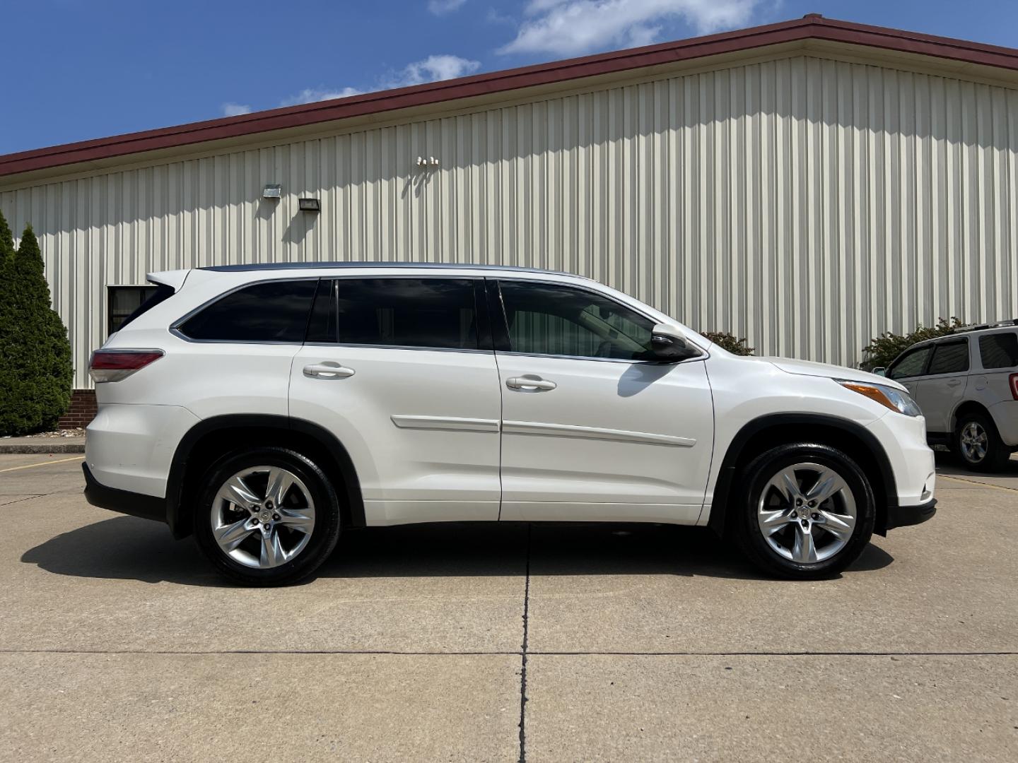 2015 WHITE /Tan Leather Toyota Highlander Limited AWD V6 (5TDDKRFH5FS) with an 3.5L V6 engine, Automatic transmission, located at 2990 Old Orchard Rd., Jackson, MO, 63755, 37.354214, -89.612106 - 2015 Toyota Highlander Limited 166xxx miles All Wheel Drive 3.5L V6 Automatic Leather 3rd Row Navigation Power/Heated/Cooled Seats Backup Camera Sunroof Bluetooth Cruise Power Windows/Locks/Mirrors We have financing available and we accept trades! Fill out a credit application on our w - Photo#9