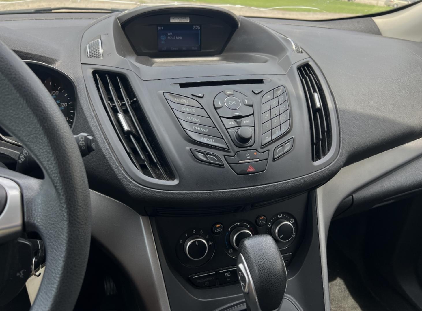 2014 WHITE /Gray Cloth Ford Escape SE FWD (1FMCU0GX8EU) with an 1.6L 4 Cyl. engine, Automatic transmission, located at 2990 Old Orchard Rd., Jackson, MO, 63755, 37.354214, -89.612106 - We have financing available and we accept trades! Fill out a credit application on our website or come by today! If you have any questions, give us a call at (573) 204-7777 or visit our website at firstautocredit.com. - Photo#3