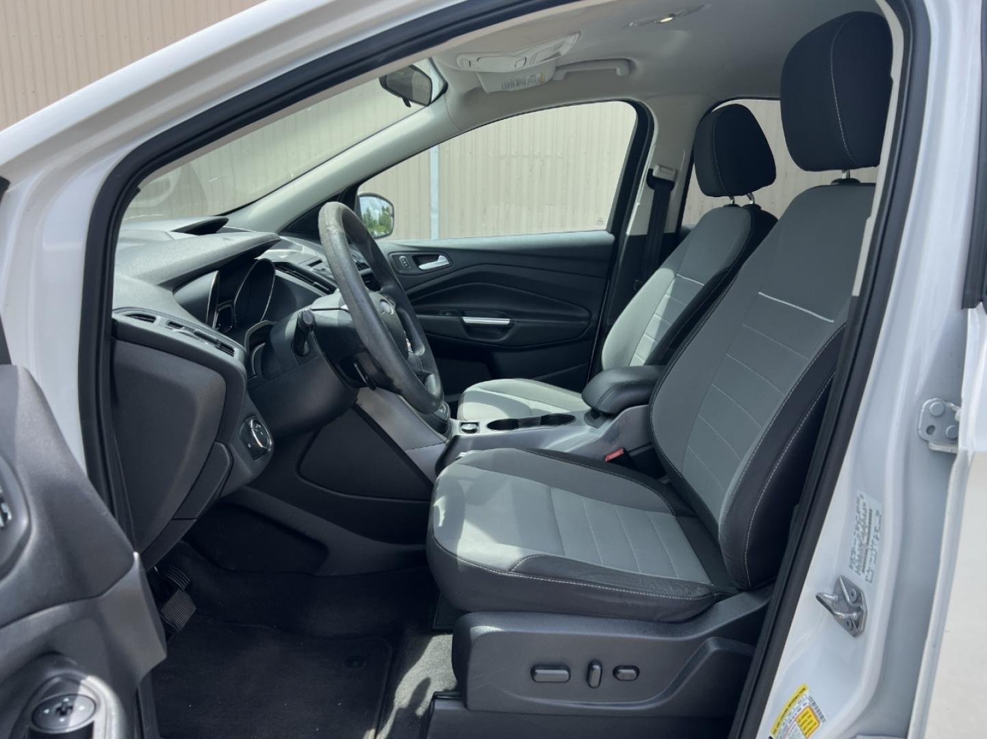 2014 WHITE /Gray Cloth Ford Escape SE FWD (1FMCU0GX8EU) with an 1.6L 4 Cyl. engine, Automatic transmission, located at 2990 Old Orchard Rd., Jackson, MO, 63755, 37.354214, -89.612106 - We have financing available and we accept trades! Fill out a credit application on our website or come by today! If you have any questions, give us a call at (573) 204-7777 or visit our website at firstautocredit.com. - Photo#4