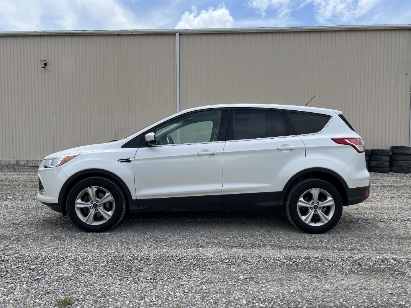 2014 WHITE /Gray Cloth Ford Escape SE FWD (1FMCU0GX8EU) with an 1.6L 4 Cyl. engine, Automatic transmission, located at 2990 Old Orchard Rd., Jackson, MO, 63755, 37.354214, -89.612106 - We have financing available and we accept trades! Fill out a credit application on our website or come by today! If you have any questions, give us a call at (573) 204-7777 or visit our website at firstautocredit.com. - Photo#6