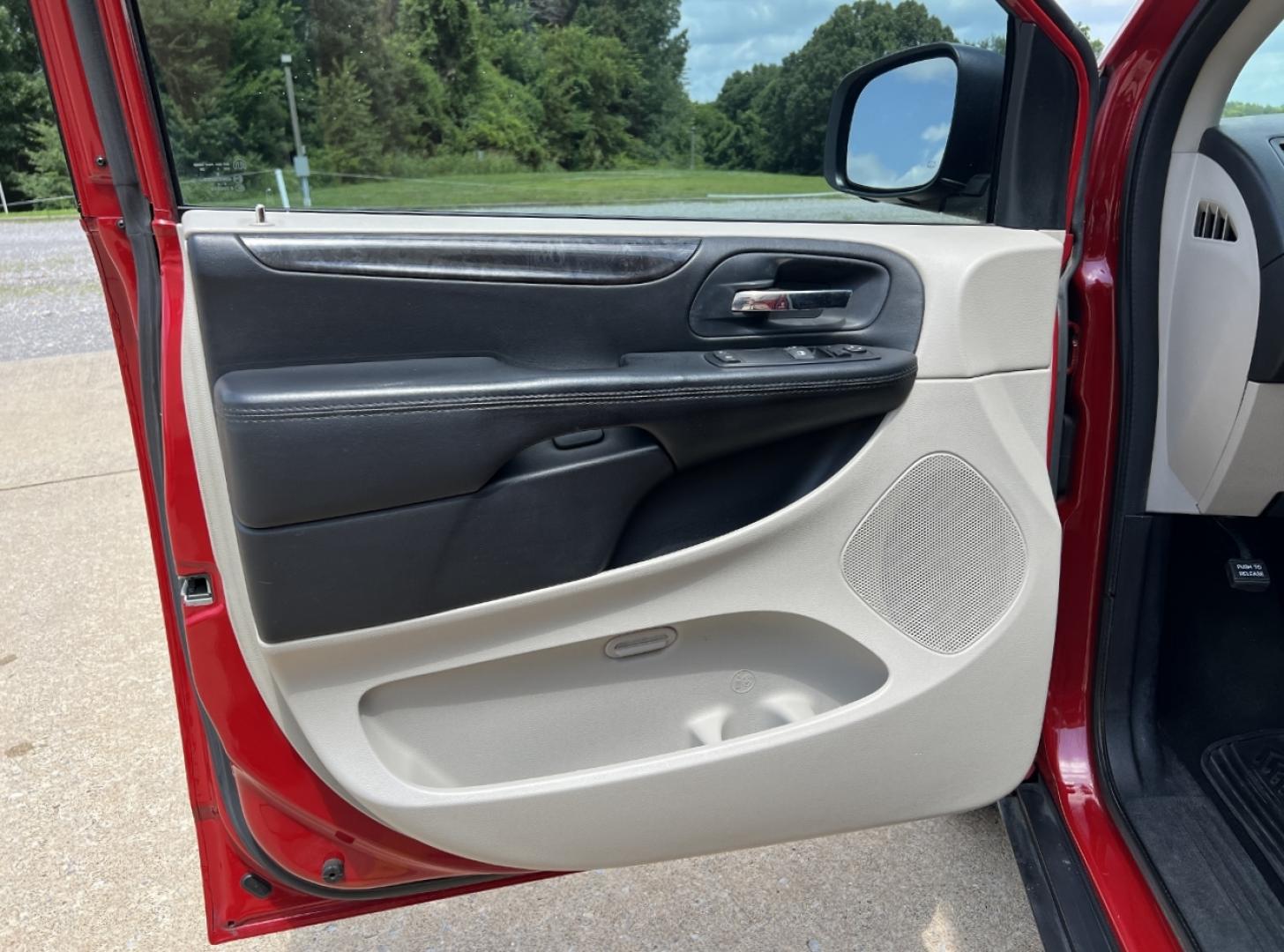 2014 RED /Black Cloth Dodge Grand Caravan SE (2C4RDGBG2ER) with an 3.6L V6 engine, Automatic transmission, located at 2990 Old Orchard Rd., Jackson, MO, 63755, 37.354214, -89.612106 - 2014 Dodge Grand Caravan SE 163xxx miles Front Wheel Drive 3.6L V6 Automatic 3rd Row Cruise Power Windows/Locks/Mirrors We have financing available and we accept trades! Fill out a credit application on our website or come by today! If you have any questions, give us a call at (573) 204-777 - Photo#9