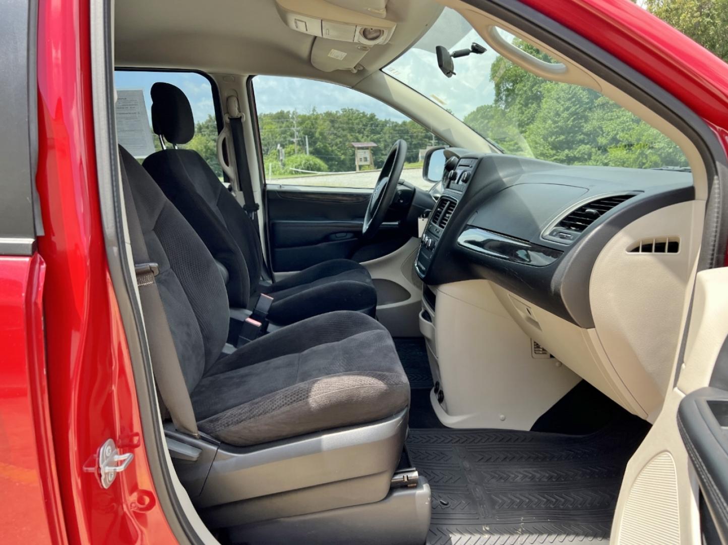 2014 RED /Black Cloth Dodge Grand Caravan SE (2C4RDGBG2ER) with an 3.6L V6 engine, Automatic transmission, located at 2990 Old Orchard Rd., Jackson, MO, 63755, 37.354214, -89.612106 - 2014 Dodge Grand Caravan SE 163xxx miles Front Wheel Drive 3.6L V6 Automatic 3rd Row Cruise Power Windows/Locks/Mirrors We have financing available and we accept trades! Fill out a credit application on our website or come by today! If you have any questions, give us a call at (573) 204-777 - Photo#12