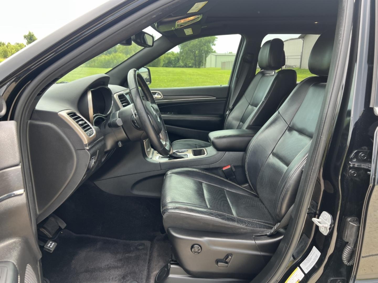 2017 BLACK /Black Leather Jeep Grand Cherokee Limited 2WD (1C4RJEBG6HC) with an 3.6L V6 engine, Automatic transmission, located at 506 S. Kingshighway, Cape Girardeau, MO, 63703, (573) 235-5000, 37.294991, -89.553635 - 2017 Jeep Grand Cherokee Limited 152xxx miles Rear Wheel Drive 3.6L V6 Automatic Leather Navigation Power/Heated/Cooled Seats Heated Rear Seats Heated Steering Wheel Backup Camera Sunroof Bluetooth Remote Start Cruise Power Windows/Locks/Mirrors We have financing available and we acc - Photo#17