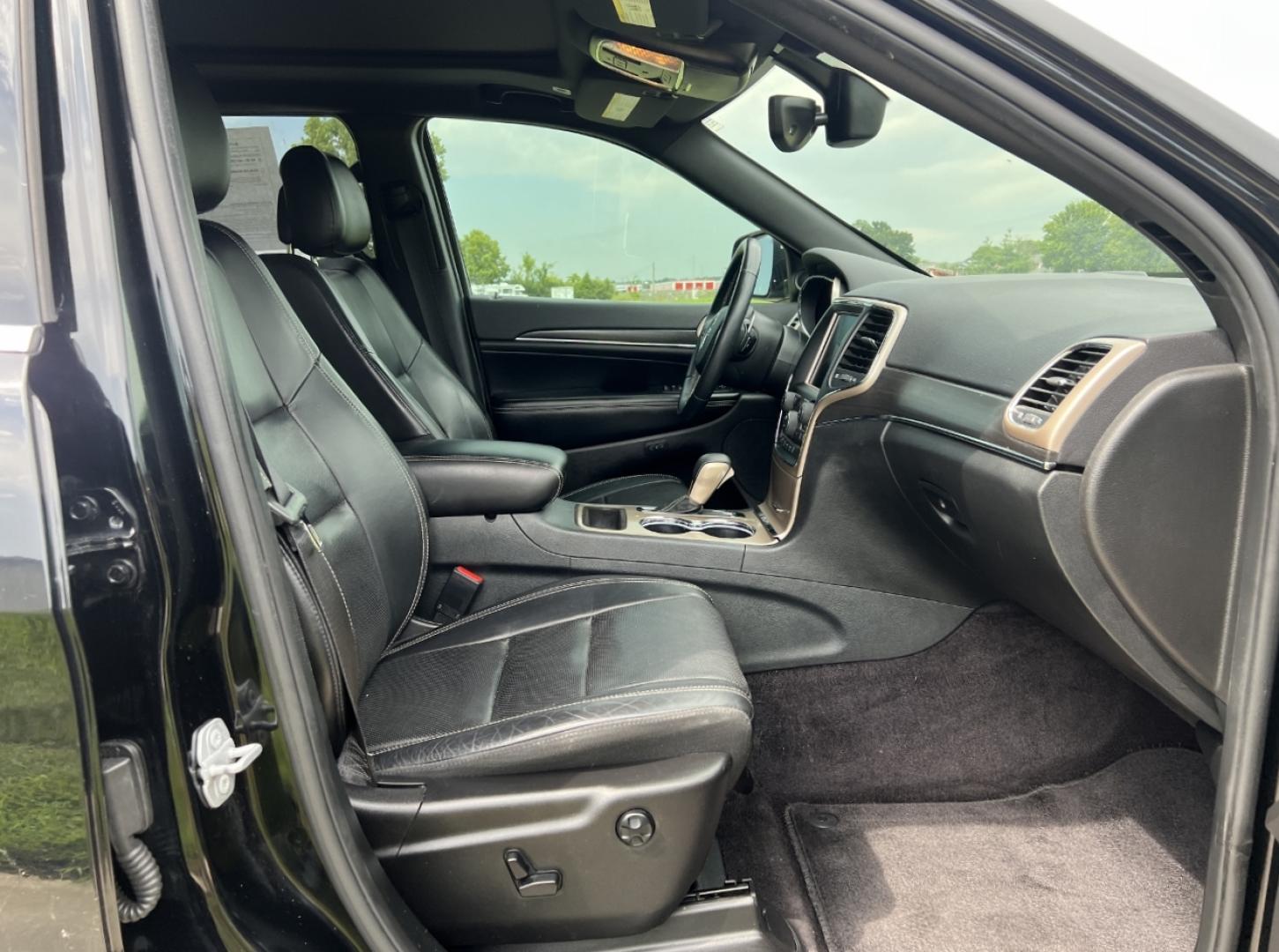 2017 BLACK /Black Leather Jeep Grand Cherokee Limited 2WD (1C4RJEBG6HC) with an 3.6L V6 engine, Automatic transmission, located at 506 S. Kingshighway, Cape Girardeau, MO, 63703, (573) 235-5000, 37.294991, -89.553635 - 2017 Jeep Grand Cherokee Limited 152xxx miles Rear Wheel Drive 3.6L V6 Automatic Leather Navigation Power/Heated/Cooled Seats Heated Rear Seats Heated Steering Wheel Backup Camera Sunroof Bluetooth Remote Start Cruise Power Windows/Locks/Mirrors We have financing available and we acc - Photo#19