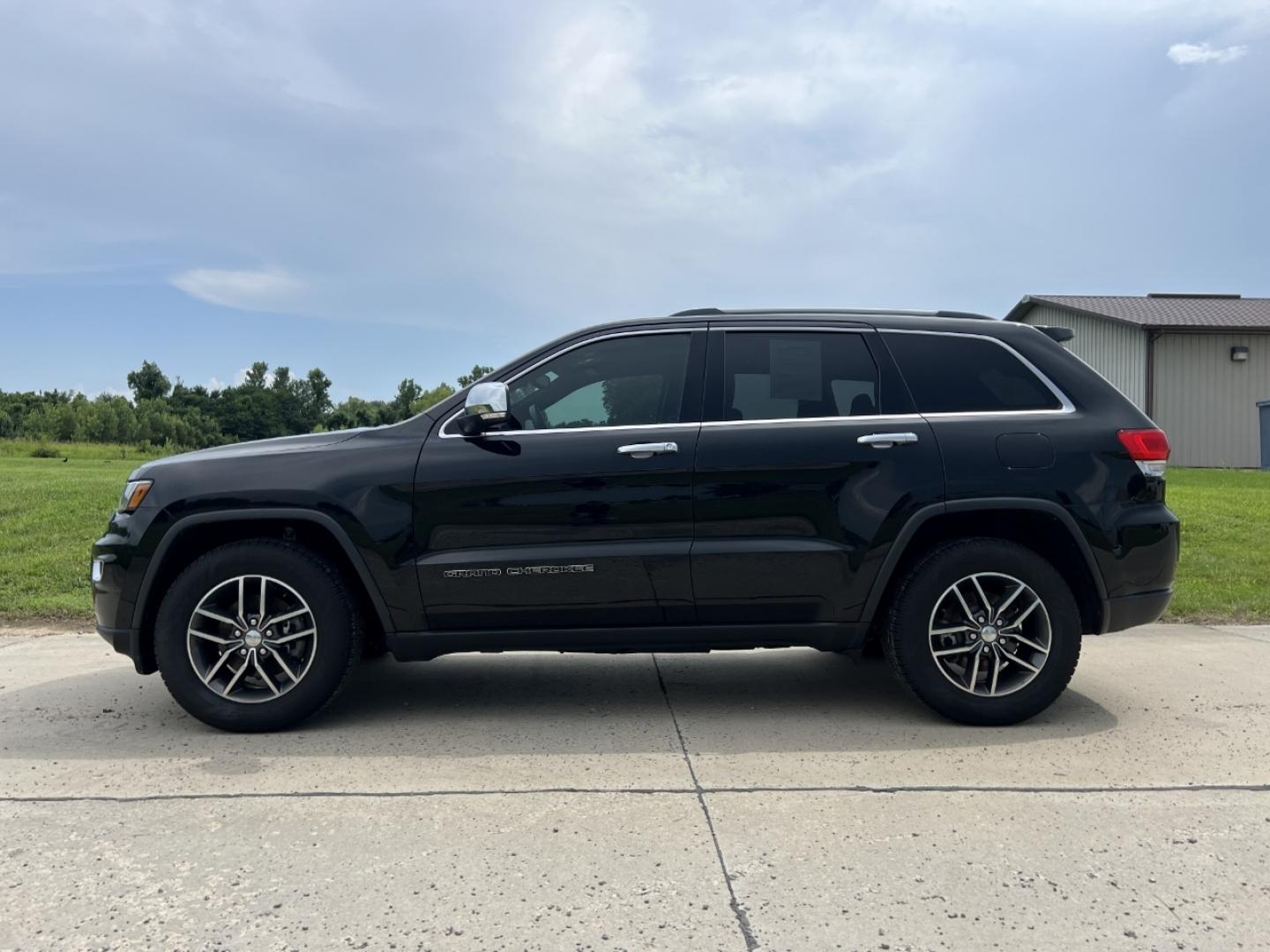 2017 BLACK /Black Leather Jeep Grand Cherokee Limited 2WD (1C4RJEBG6HC) with an 3.6L V6 engine, Automatic transmission, located at 506 S. Kingshighway, Cape Girardeau, MO, 63703, (573) 235-5000, 37.294991, -89.553635 - 2017 Jeep Grand Cherokee Limited 152xxx miles Rear Wheel Drive 3.6L V6 Automatic Leather Navigation Power/Heated/Cooled Seats Heated Rear Seats Heated Steering Wheel Backup Camera Sunroof Bluetooth Remote Start Cruise Power Windows/Locks/Mirrors We have financing available and we acc - Photo#10