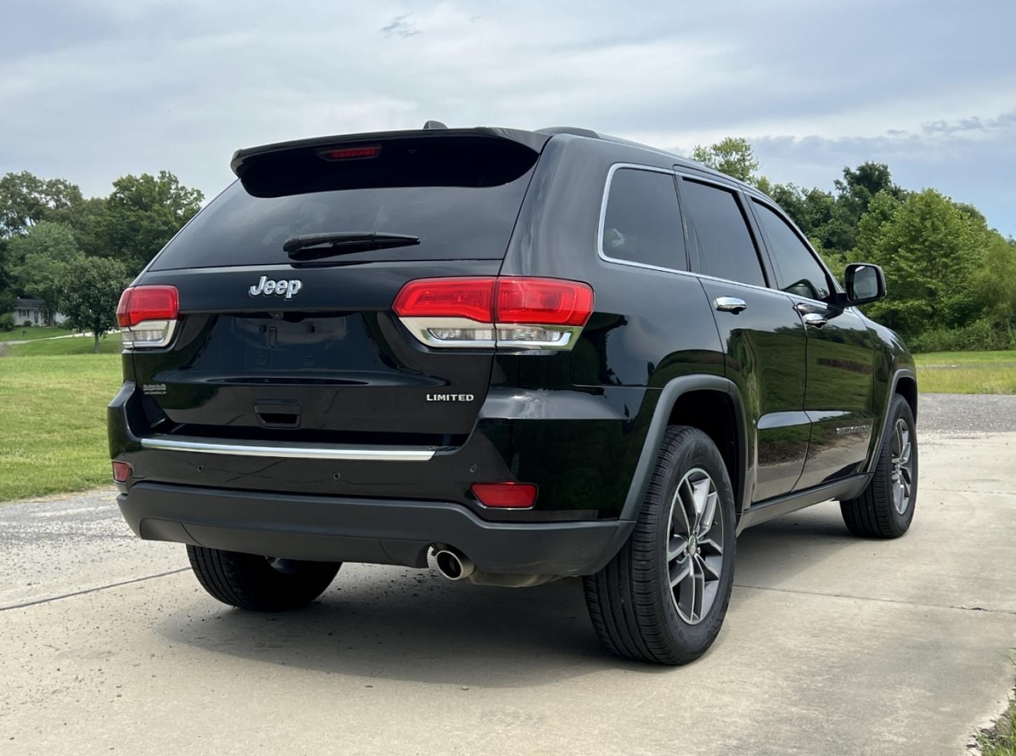 2017 BLACK /Black Leather Jeep Grand Cherokee Limited 2WD (1C4RJEBG6HC) with an 3.6L V6 engine, Automatic transmission, located at 506 S. Kingshighway, Cape Girardeau, MO, 63703, (573) 235-5000, 37.294991, -89.553635 - 2017 Jeep Grand Cherokee Limited 152xxx miles Rear Wheel Drive 3.6L V6 Automatic Leather Navigation Power/Heated/Cooled Seats Heated Rear Seats Heated Steering Wheel Backup Camera Sunroof Bluetooth Remote Start Cruise Power Windows/Locks/Mirrors We have financing available and we acc - Photo#12