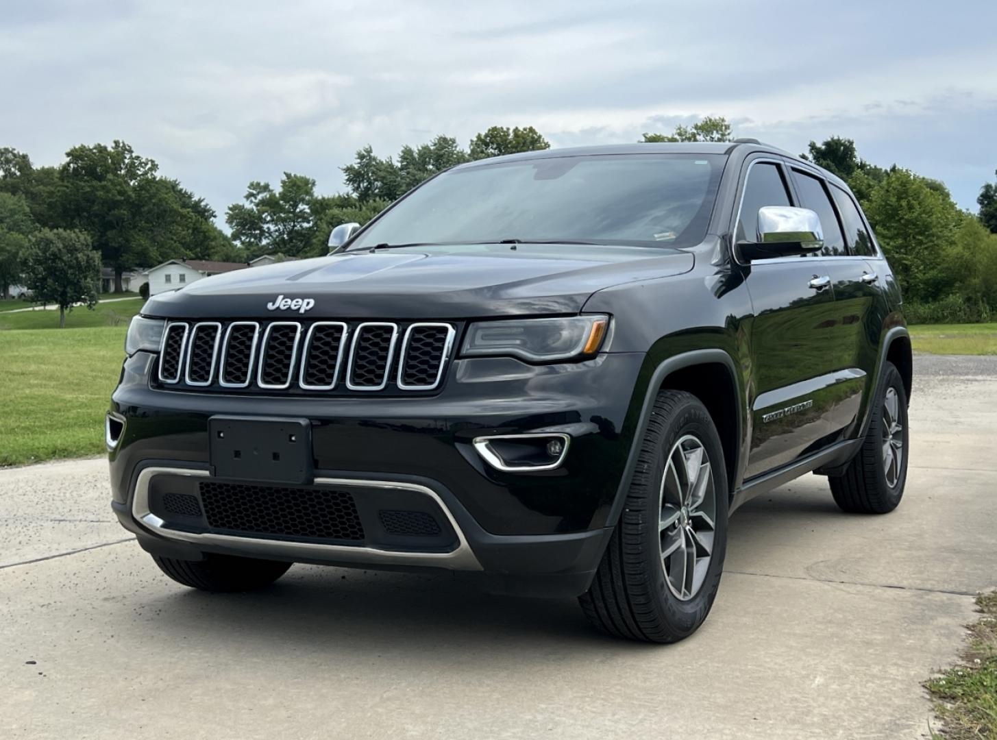 2017 BLACK /Black Leather Jeep Grand Cherokee Limited 2WD (1C4RJEBG6HC) with an 3.6L V6 engine, Automatic transmission, located at 506 S. Kingshighway, Cape Girardeau, MO, 63703, (573) 235-5000, 37.294991, -89.553635 - 2017 Jeep Grand Cherokee Limited 152xxx miles Rear Wheel Drive 3.6L V6 Automatic Leather Navigation Power/Heated/Cooled Seats Heated Rear Seats Heated Steering Wheel Backup Camera Sunroof Bluetooth Remote Start Cruise Power Windows/Locks/Mirrors We have financing available and we acc - Photo#9