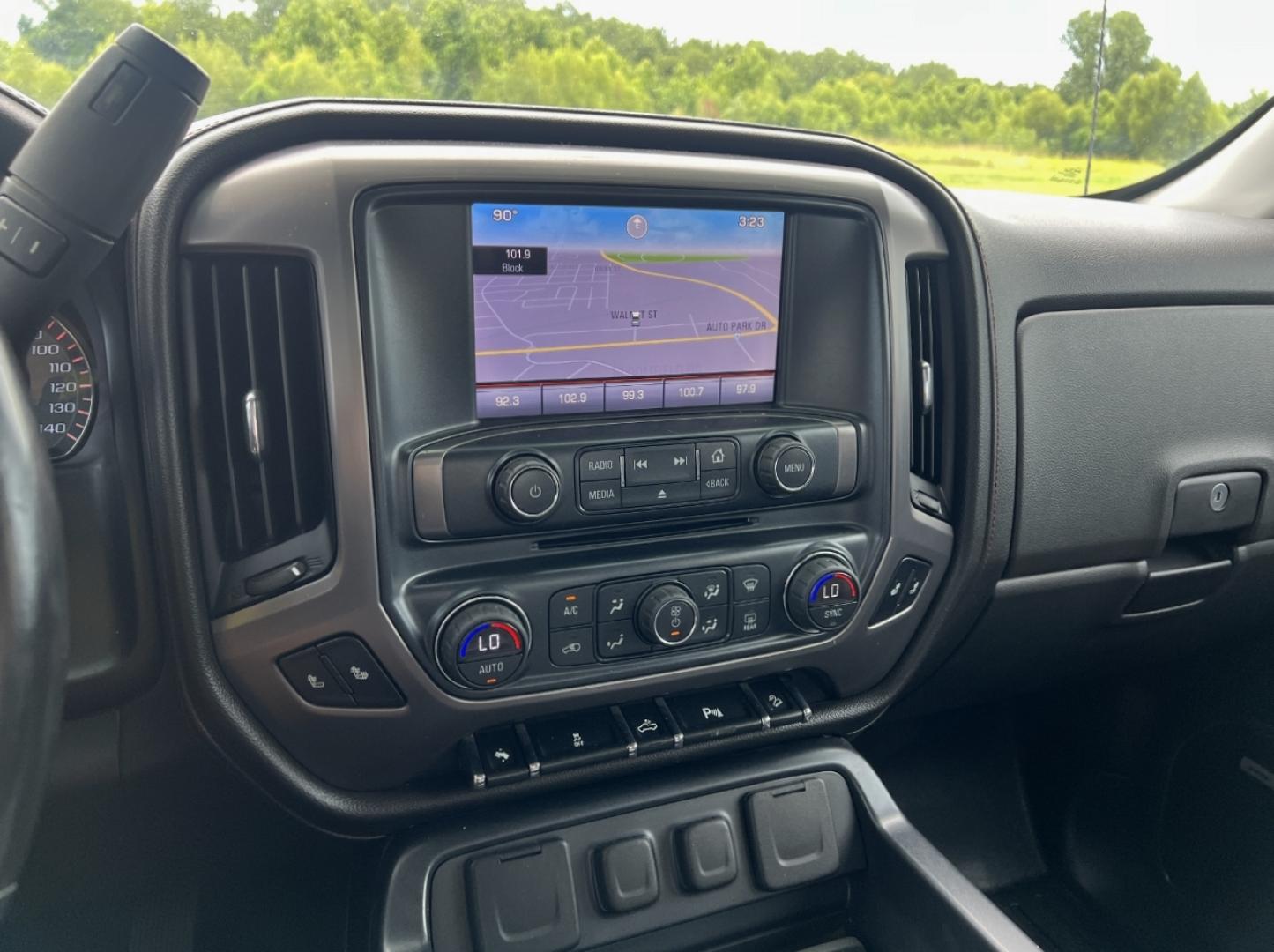 2014 WHITE /Black Leather GMC Sierra 1500 SLT Crew Cab 4WD (3GTU2VEC7EG) with an 5.3L V8 engine, Automatic transmission, located at 506 S. Kingshighway, Cape Girardeau, MO, 63703, (573) 235-5000, 37.294991, -89.553635 - 2014 GMC Sierra 1500 SLT 197xxx miles 4x4 5.3L V8 Automatic Leather Navigation Backup Camera Power/Heated Seats Heated Steering Wheel Bluetooth Cruise Power Windows/Locks/Mirrors We have financing available and we accept trades! Fill out a credit application on our website or come by to - Photo#23