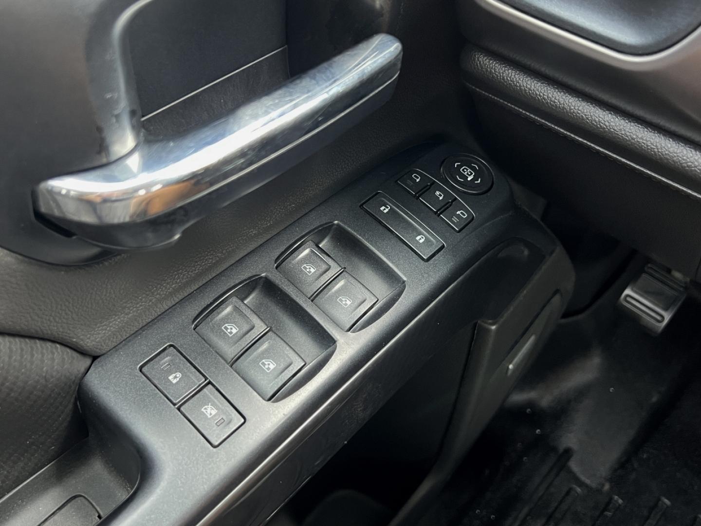 2014 WHITE /Black Leather GMC Sierra 1500 SLT Crew Cab 4WD (3GTU2VEC7EG) with an 5.3L V8 engine, Automatic transmission, located at 506 S. Kingshighway, Cape Girardeau, MO, 63703, (573) 235-5000, 37.294991, -89.553635 - 2014 GMC Sierra 1500 SLT 197xxx miles 4x4 5.3L V8 Automatic Leather Navigation Backup Camera Power/Heated Seats Heated Steering Wheel Bluetooth Cruise Power Windows/Locks/Mirrors We have financing available and we accept trades! Fill out a credit application on our website or come by to - Photo#25