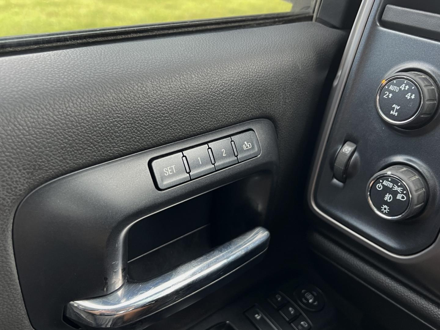 2014 WHITE /Black Leather GMC Sierra 1500 SLT Crew Cab 4WD (3GTU2VEC7EG) with an 5.3L V8 engine, Automatic transmission, located at 506 S. Kingshighway, Cape Girardeau, MO, 63703, (573) 235-5000, 37.294991, -89.553635 - 2014 GMC Sierra 1500 SLT 197xxx miles 4x4 5.3L V8 Automatic Leather Navigation Backup Camera Power/Heated Seats Heated Steering Wheel Bluetooth Cruise Power Windows/Locks/Mirrors We have financing available and we accept trades! Fill out a credit application on our website or come by to - Photo#26