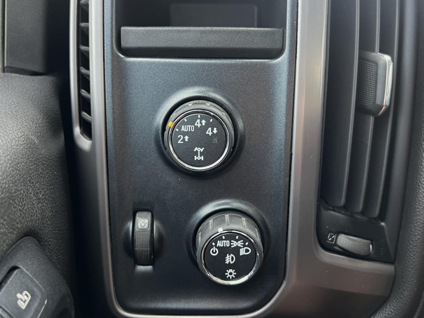 2014 WHITE /Black Leather GMC Sierra 1500 SLT Crew Cab 4WD (3GTU2VEC7EG) with an 5.3L V8 engine, Automatic transmission, located at 506 S. Kingshighway, Cape Girardeau, MO, 63703, (573) 235-5000, 37.294991, -89.553635 - 2014 GMC Sierra 1500 SLT 197xxx miles 4x4 5.3L V8 Automatic Leather Navigation Backup Camera Power/Heated Seats Heated Steering Wheel Bluetooth Cruise Power Windows/Locks/Mirrors We have financing available and we accept trades! Fill out a credit application on our website or come by to - Photo#2