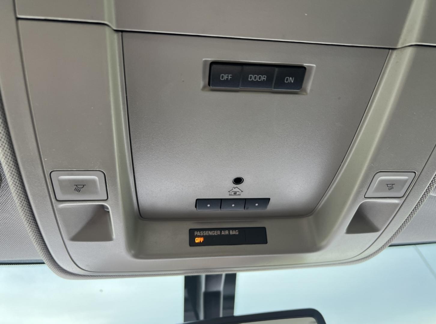2014 WHITE /Black Leather GMC Sierra 1500 SLT Crew Cab 4WD (3GTU2VEC7EG) with an 5.3L V8 engine, Automatic transmission, located at 506 S. Kingshighway, Cape Girardeau, MO, 63703, (573) 235-5000, 37.294991, -89.553635 - 2014 GMC Sierra 1500 SLT 197xxx miles 4x4 5.3L V8 Automatic Leather Navigation Backup Camera Power/Heated Seats Heated Steering Wheel Bluetooth Cruise Power Windows/Locks/Mirrors We have financing available and we accept trades! Fill out a credit application on our website or come by to - Photo#27