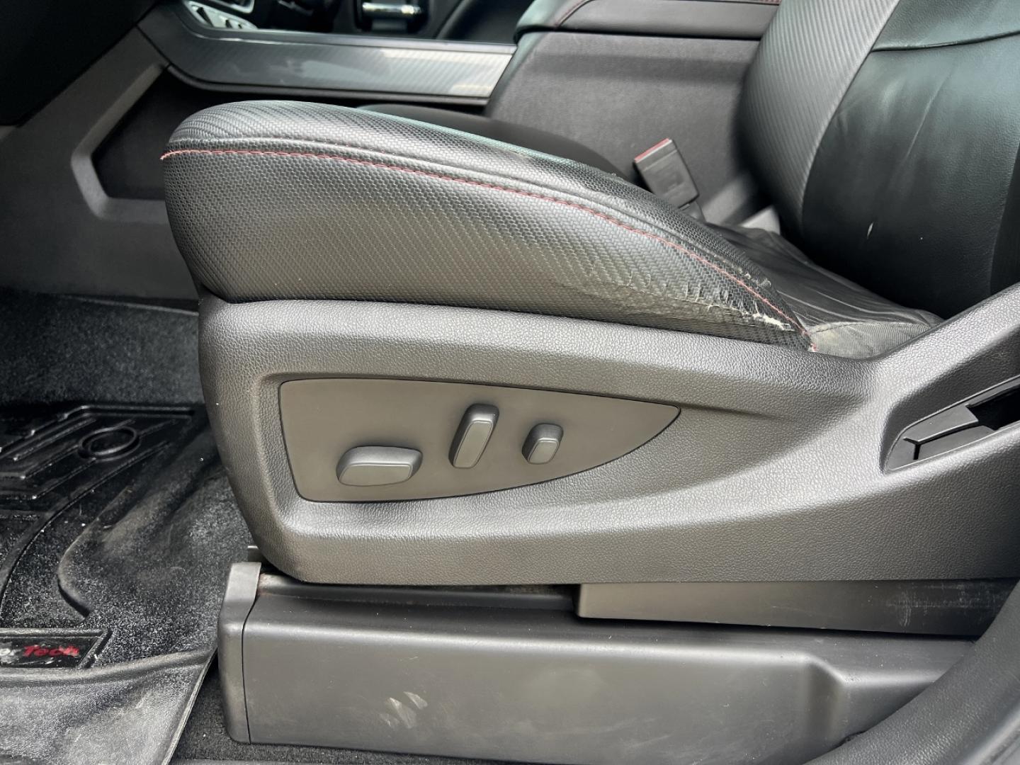 2014 WHITE /Black Leather GMC Sierra 1500 SLT Crew Cab 4WD (3GTU2VEC7EG) with an 5.3L V8 engine, Automatic transmission, located at 506 S. Kingshighway, Cape Girardeau, MO, 63703, (573) 235-5000, 37.294991, -89.553635 - 2014 GMC Sierra 1500 SLT 197xxx miles 4x4 5.3L V8 Automatic Leather Navigation Backup Camera Power/Heated Seats Heated Steering Wheel Bluetooth Cruise Power Windows/Locks/Mirrors We have financing available and we accept trades! Fill out a credit application on our website or come by to - Photo#6
