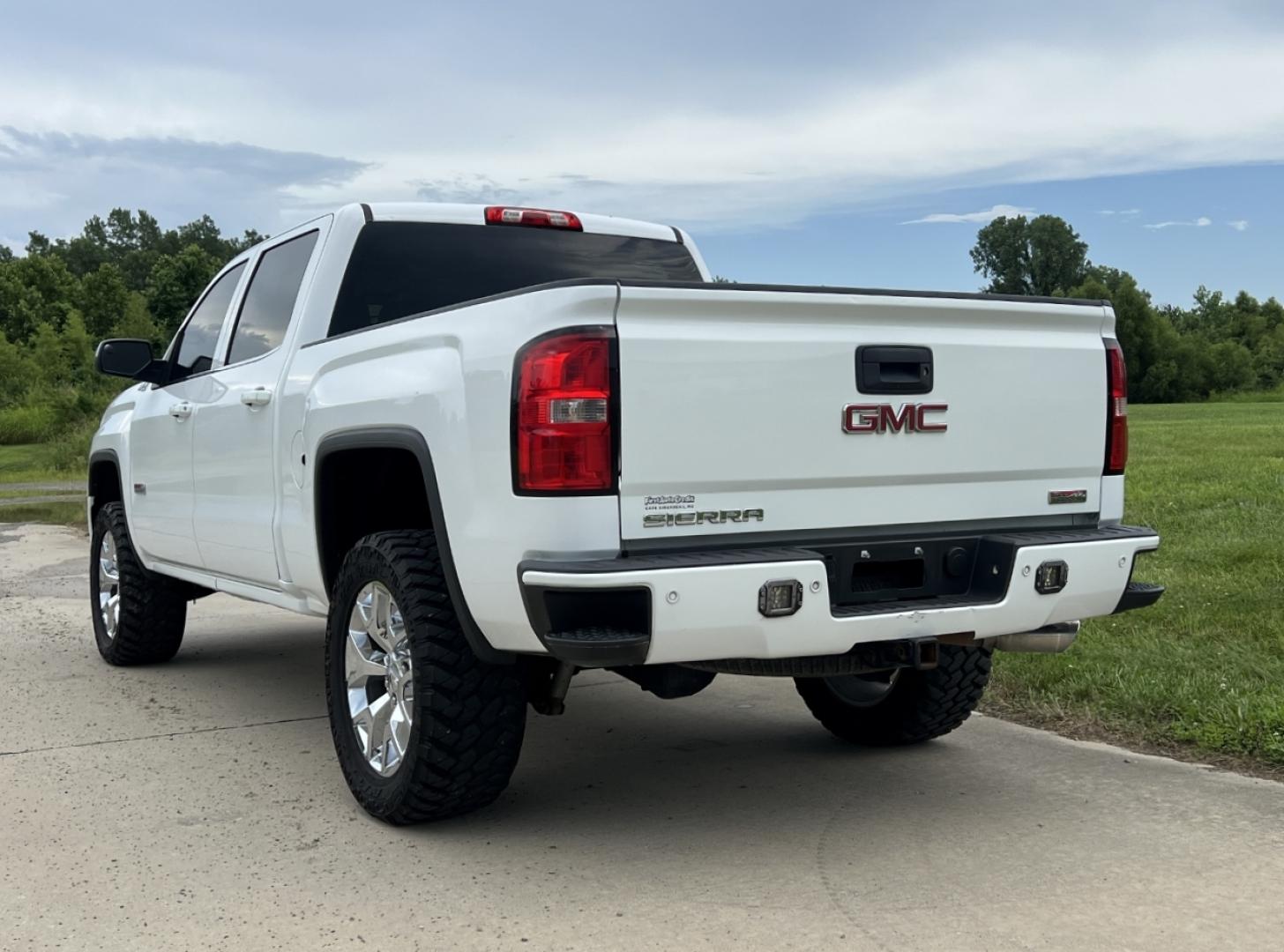 2014 WHITE /Black Leather GMC Sierra 1500 SLT Crew Cab 4WD (3GTU2VEC7EG) with an 5.3L V8 engine, Automatic transmission, located at 506 S. Kingshighway, Cape Girardeau, MO, 63703, (573) 235-5000, 37.294991, -89.553635 - 2014 GMC Sierra 1500 SLT 197xxx miles 4x4 5.3L V8 Automatic Leather Navigation Backup Camera Power/Heated Seats Heated Steering Wheel Bluetooth Cruise Power Windows/Locks/Mirrors We have financing available and we accept trades! Fill out a credit application on our website or come by to - Photo#11