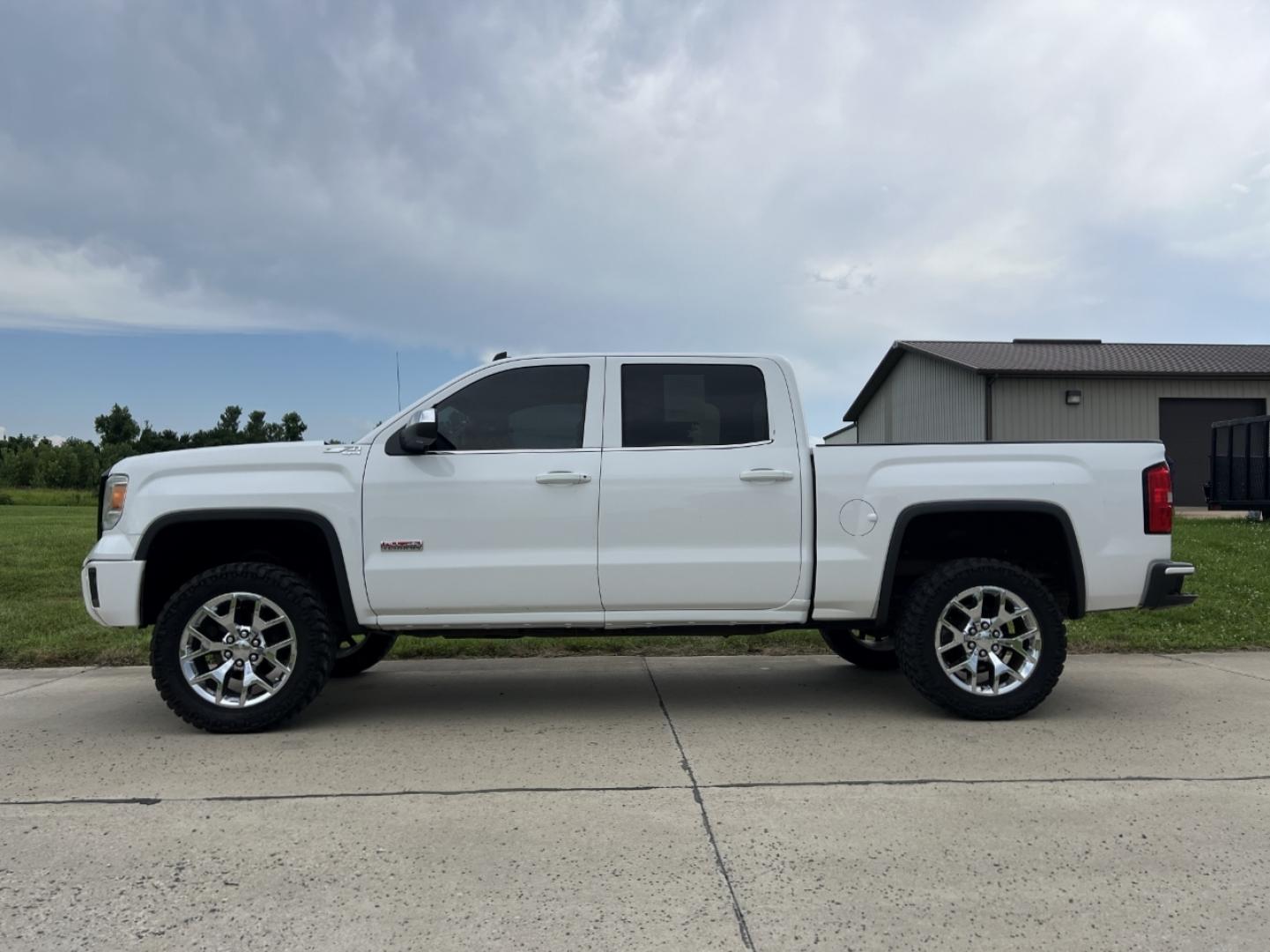 2014 WHITE /Black Leather GMC Sierra 1500 SLT Crew Cab 4WD (3GTU2VEC7EG) with an 5.3L V8 engine, Automatic transmission, located at 506 S. Kingshighway, Cape Girardeau, MO, 63703, (573) 235-5000, 37.294991, -89.553635 - 2014 GMC Sierra 1500 SLT 197xxx miles 4x4 5.3L V8 Automatic Leather Navigation Backup Camera Power/Heated Seats Heated Steering Wheel Bluetooth Cruise Power Windows/Locks/Mirrors We have financing available and we accept trades! Fill out a credit application on our website or come by to - Photo#8