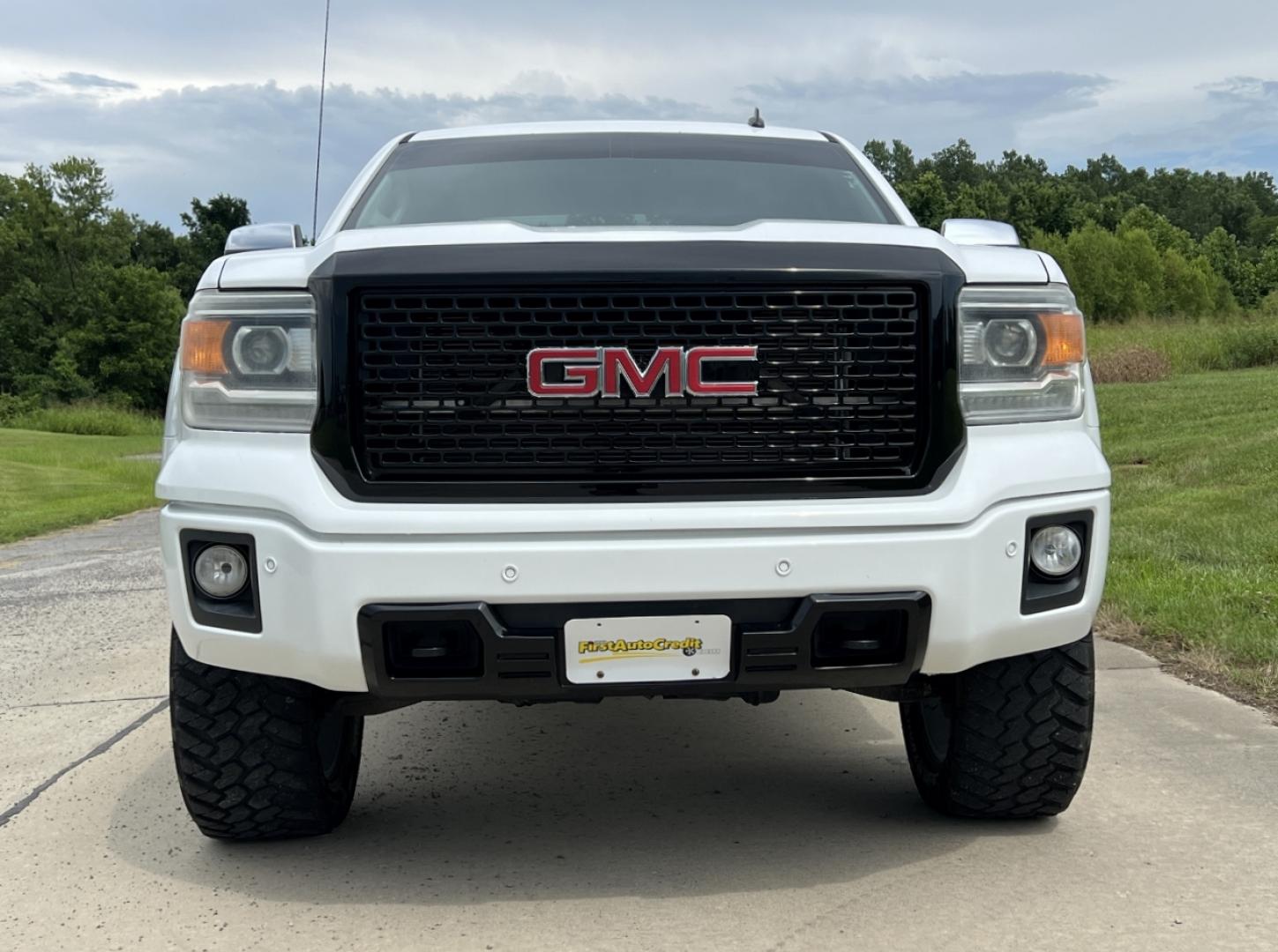 2014 WHITE /Black Leather GMC Sierra 1500 SLT Crew Cab 4WD (3GTU2VEC7EG) with an 5.3L V8 engine, Automatic transmission, located at 506 S. Kingshighway, Cape Girardeau, MO, 63703, (573) 235-5000, 37.294991, -89.553635 - 2014 GMC Sierra 1500 SLT 197xxx miles 4x4 5.3L V8 Automatic Leather Navigation Backup Camera Power/Heated Seats Heated Steering Wheel Bluetooth Cruise Power Windows/Locks/Mirrors We have financing available and we accept trades! Fill out a credit application on our website or come by to - Photo#13