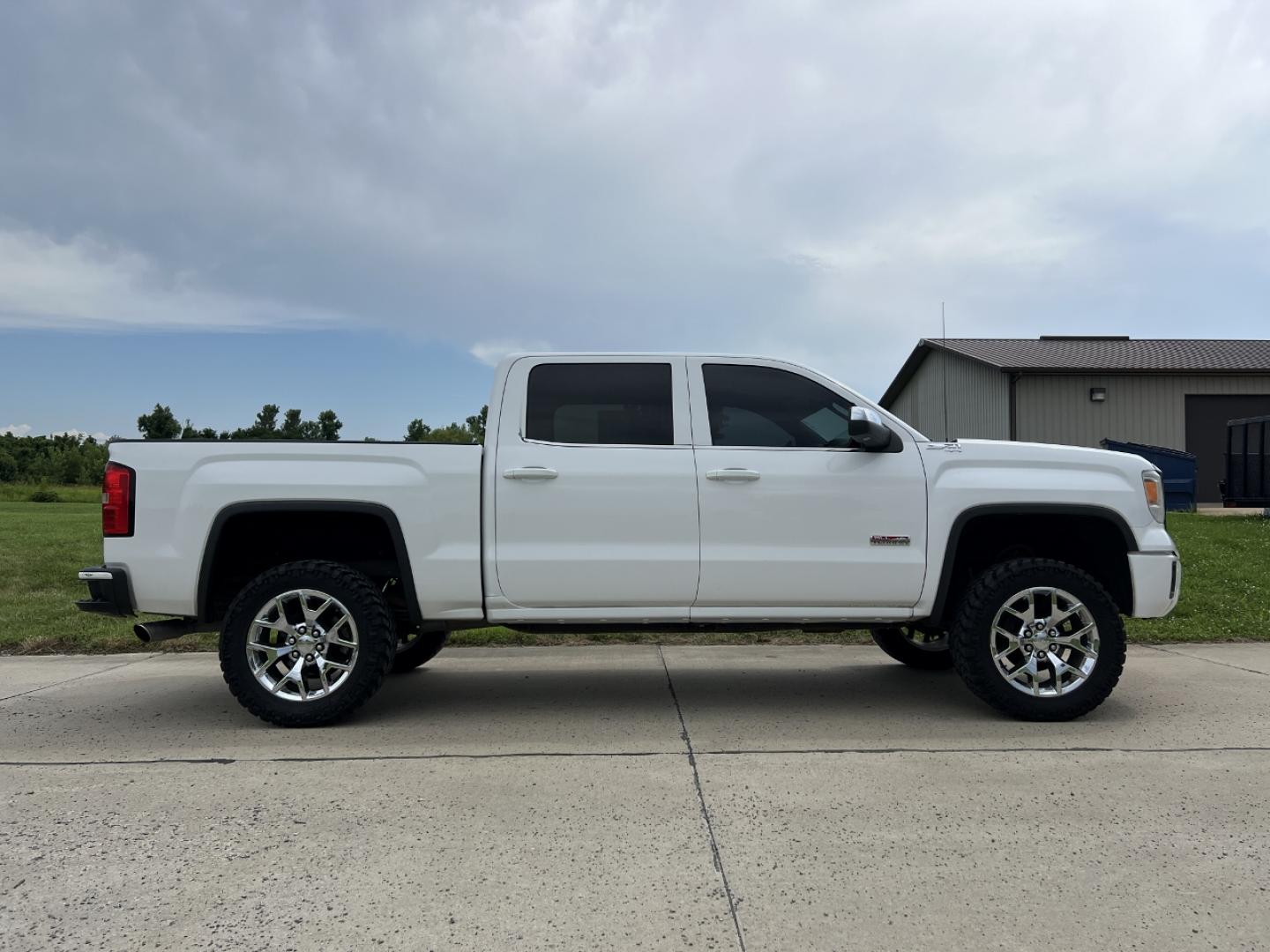 2014 WHITE /Black Leather GMC Sierra 1500 SLT Crew Cab 4WD (3GTU2VEC7EG) with an 5.3L V8 engine, Automatic transmission, located at 506 S. Kingshighway, Cape Girardeau, MO, 63703, (573) 235-5000, 37.294991, -89.553635 - 2014 GMC Sierra 1500 SLT 197xxx miles 4x4 5.3L V8 Automatic Leather Navigation Backup Camera Power/Heated Seats Heated Steering Wheel Bluetooth Cruise Power Windows/Locks/Mirrors We have financing available and we accept trades! Fill out a credit application on our website or come by to - Photo#9