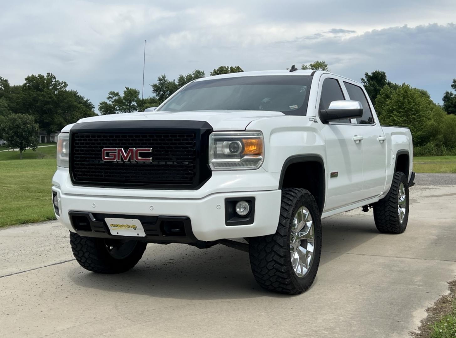 2014 WHITE /Black Leather GMC Sierra 1500 SLT Crew Cab 4WD (3GTU2VEC7EG) with an 5.3L V8 engine, Automatic transmission, located at 506 S. Kingshighway, Cape Girardeau, MO, 63703, (573) 235-5000, 37.294991, -89.553635 - 2014 GMC Sierra 1500 SLT 197xxx miles 4x4 5.3L V8 Automatic Leather Navigation Backup Camera Power/Heated Seats Heated Steering Wheel Bluetooth Cruise Power Windows/Locks/Mirrors We have financing available and we accept trades! Fill out a credit application on our website or come by to - Photo#7