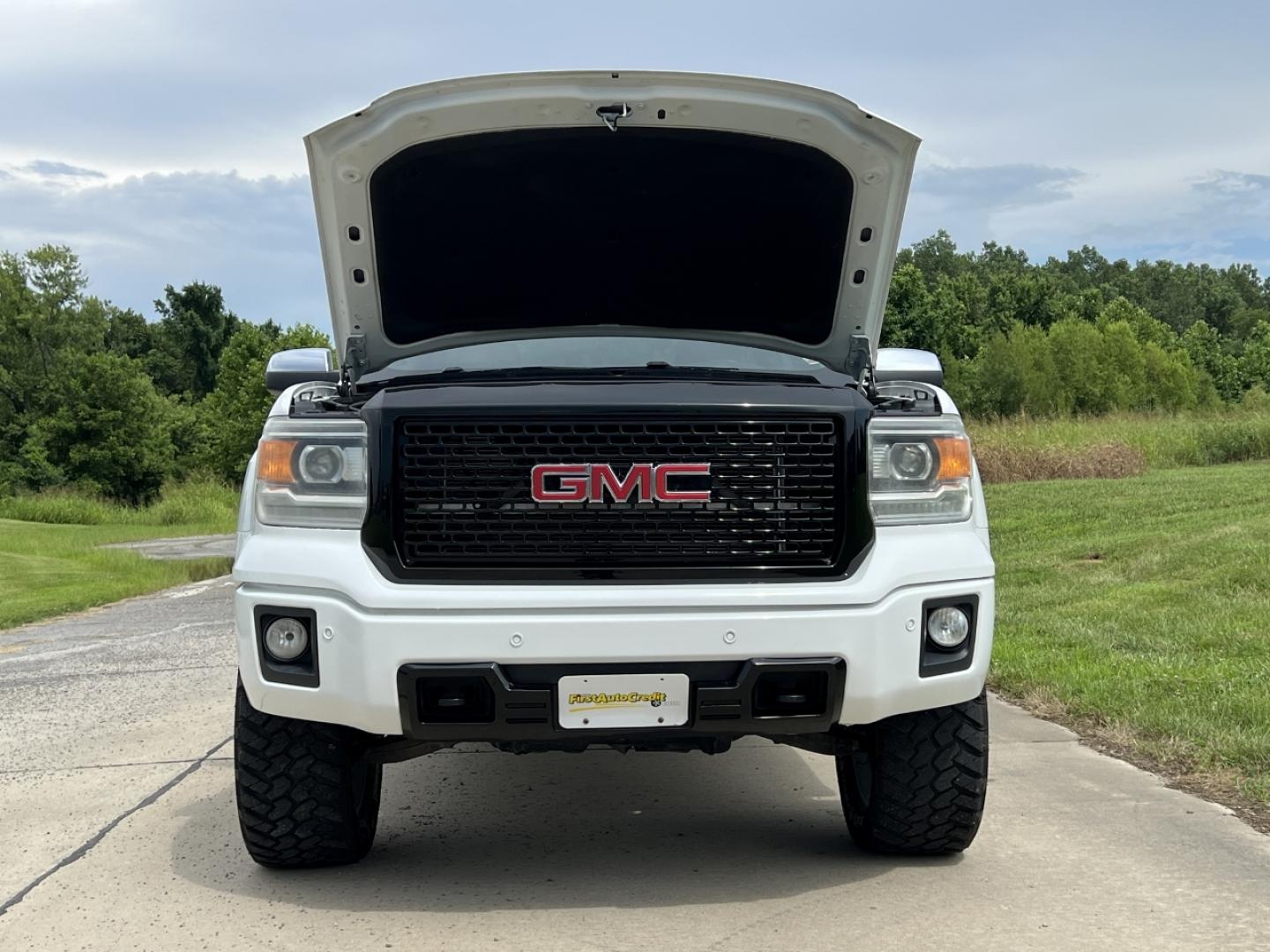 2014 WHITE /Black Leather GMC Sierra 1500 SLT Crew Cab 4WD (3GTU2VEC7EG) with an 5.3L V8 engine, Automatic transmission, located at 506 S. Kingshighway, Cape Girardeau, MO, 63703, (573) 235-5000, 37.294991, -89.553635 - 2014 GMC Sierra 1500 SLT 197xxx miles 4x4 5.3L V8 Automatic Leather Navigation Backup Camera Power/Heated Seats Heated Steering Wheel Bluetooth Cruise Power Windows/Locks/Mirrors We have financing available and we accept trades! Fill out a credit application on our website or come by to - Photo#30