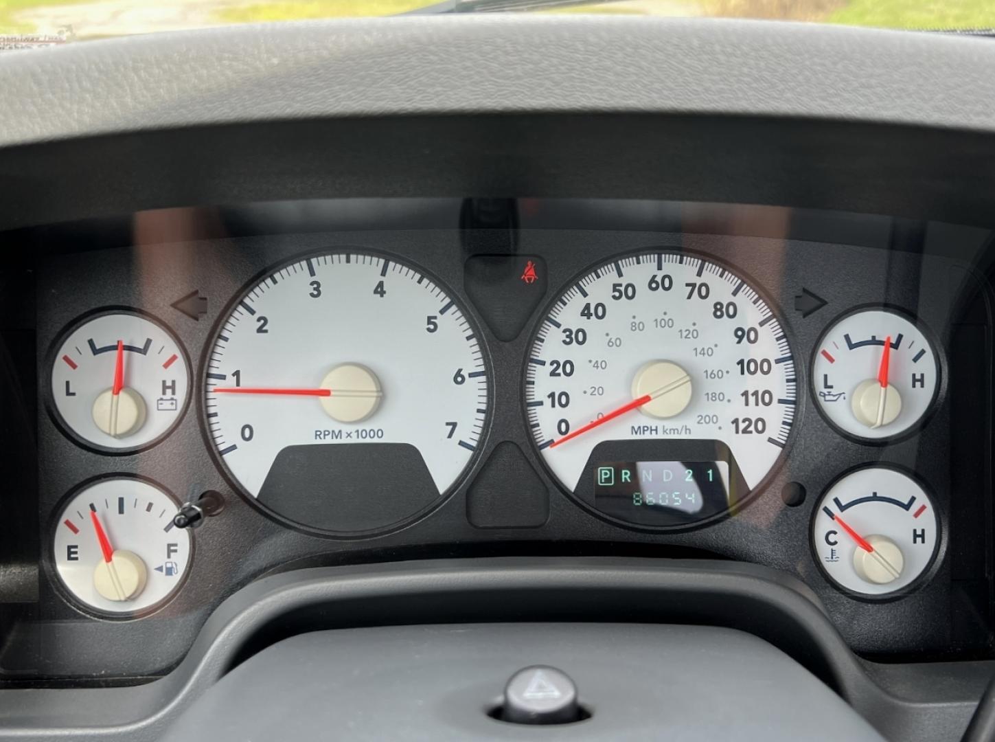 2007 WHITE /Gray Cloth Dodge Ram 1500 SLT 2WD (1D7HA16267J) with an 5.7L V8 engine, Automatic transmission, located at 506 S. Kingshighway, Cape Girardeau, MO, 63703, (573) 235-5000, 37.294991, -89.553635 - 2007 Dodge Ram 1500 SLT 1-Owner Only 86xxx miles Rear Wheel Drive 5.7L V8 Automatic Cruise Power Windows/Locks/Mirrors We have financing available and we accept trades! Fill out a credit application on our website or come by today! If you have any questions, give us a call at (573) 235-5000 - Photo#1