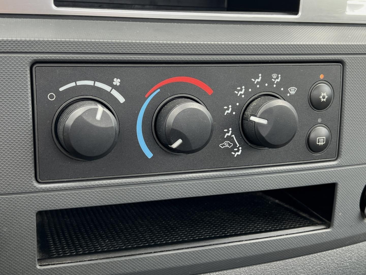 2007 WHITE /Gray Cloth Dodge Ram 1500 SLT 2WD (1D7HA16267J) with an 5.7L V8 engine, Automatic transmission, located at 506 S. Kingshighway, Cape Girardeau, MO, 63703, (573) 235-5000, 37.294991, -89.553635 - 2007 Dodge Ram 1500 SLT 1-Owner Only 86xxx miles Rear Wheel Drive 5.7L V8 Automatic Cruise Power Windows/Locks/Mirrors We have financing available and we accept trades! Fill out a credit application on our website or come by today! If you have any questions, give us a call at (573) 235-5000 - Photo#19