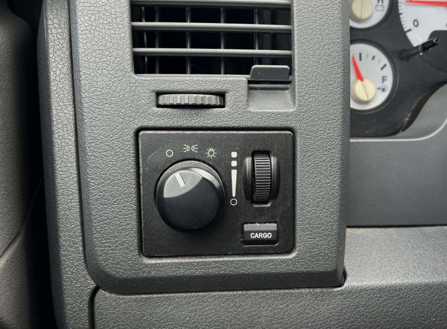 2007 WHITE /Gray Cloth Dodge Ram 1500 SLT 2WD (1D7HA16267J) with an 5.7L V8 engine, Automatic transmission, located at 506 S. Kingshighway, Cape Girardeau, MO, 63703, (573) 235-5000, 37.294991, -89.553635 - 2007 Dodge Ram 1500 SLT 1-Owner Only 86xxx miles Rear Wheel Drive 5.7L V8 Automatic Cruise Power Windows/Locks/Mirrors We have financing available and we accept trades! Fill out a credit application on our website or come by today! If you have any questions, give us a call at (573) 235-5000 - Photo#21