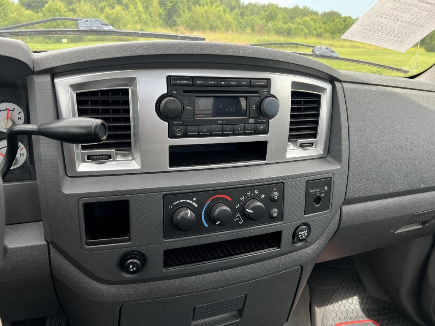 2007 WHITE /Gray Cloth Dodge Ram 1500 SLT 2WD (1D7HA16267J) with an 5.7L V8 engine, Automatic transmission, located at 506 S. Kingshighway, Cape Girardeau, MO, 63703, (573) 235-5000, 37.294991, -89.553635 - 2007 Dodge Ram 1500 SLT 1-Owner Only 86xxx miles Rear Wheel Drive 5.7L V8 Automatic Cruise Power Windows/Locks/Mirrors We have financing available and we accept trades! Fill out a credit application on our website or come by today! If you have any questions, give us a call at (573) 235-5000 - Photo#17