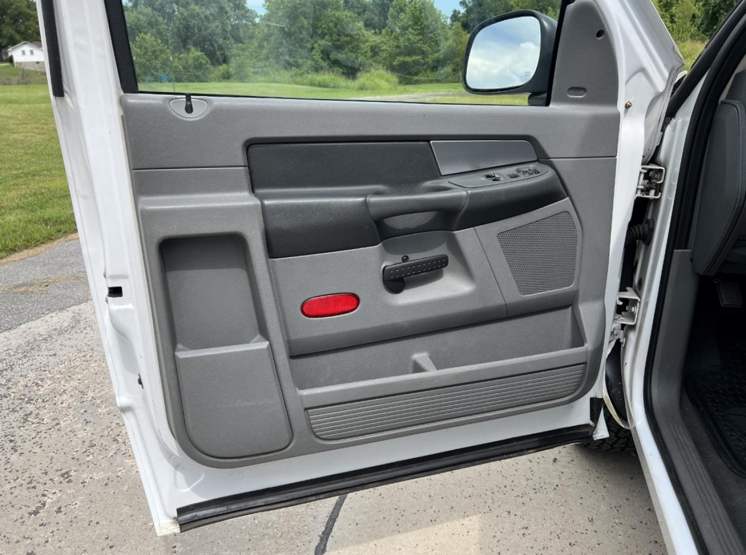 2007 WHITE /Gray Cloth Dodge Ram 1500 SLT 2WD (1D7HA16267J) with an 5.7L V8 engine, Automatic transmission, located at 506 S. Kingshighway, Cape Girardeau, MO, 63703, (573) 235-5000, 37.294991, -89.553635 - 2007 Dodge Ram 1500 SLT 1-Owner Only 86xxx miles Rear Wheel Drive 5.7L V8 Automatic Cruise Power Windows/Locks/Mirrors We have financing available and we accept trades! Fill out a credit application on our website or come by today! If you have any questions, give us a call at (573) 235-5000 - Photo#9