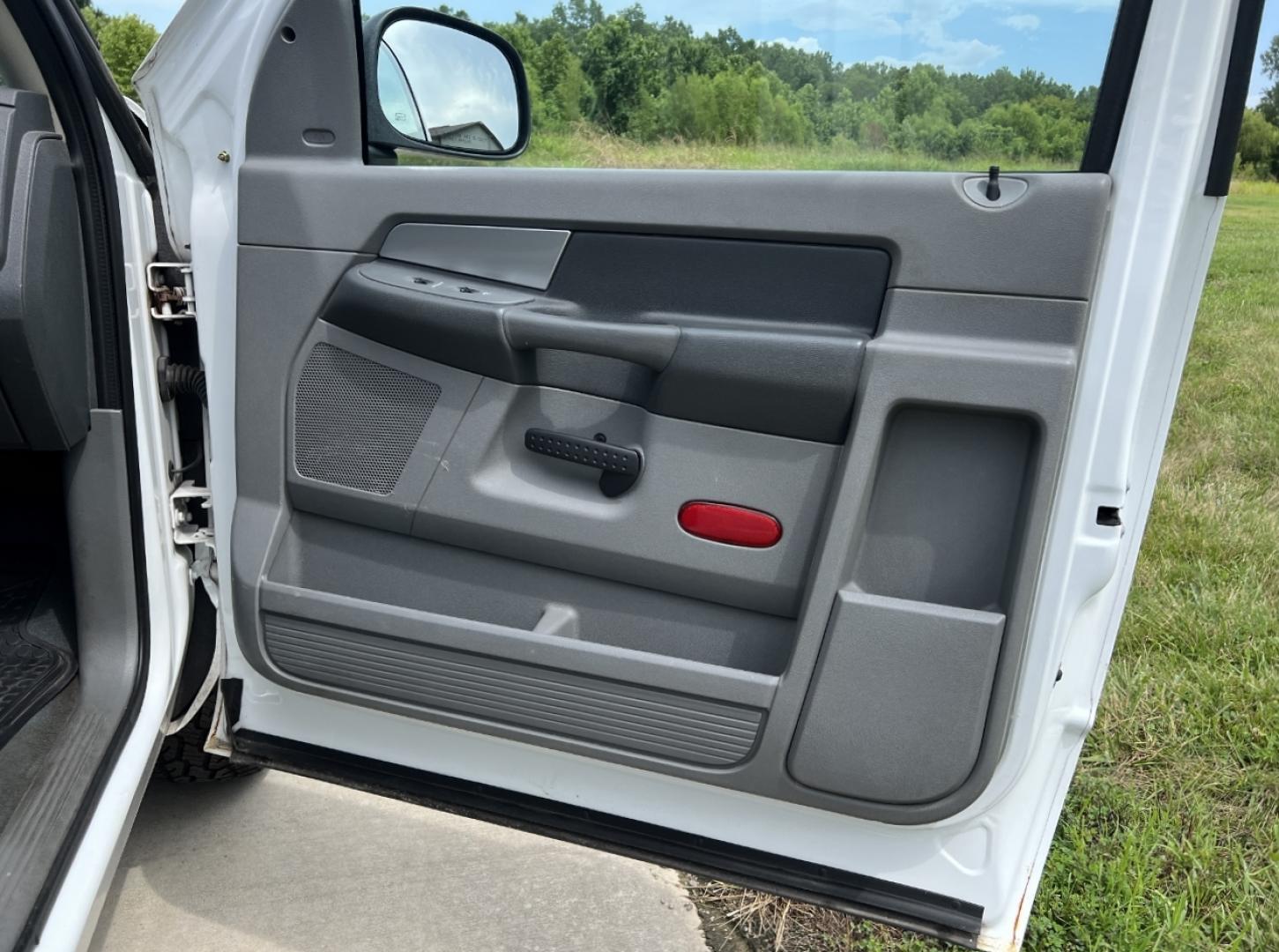 2007 WHITE /Gray Cloth Dodge Ram 1500 SLT 2WD (1D7HA16267J) with an 5.7L V8 engine, Automatic transmission, located at 506 S. Kingshighway, Cape Girardeau, MO, 63703, (573) 235-5000, 37.294991, -89.553635 - 2007 Dodge Ram 1500 SLT 1-Owner Only 86xxx miles Rear Wheel Drive 5.7L V8 Automatic Cruise Power Windows/Locks/Mirrors We have financing available and we accept trades! Fill out a credit application on our website or come by today! If you have any questions, give us a call at (573) 235-5000 - Photo#11