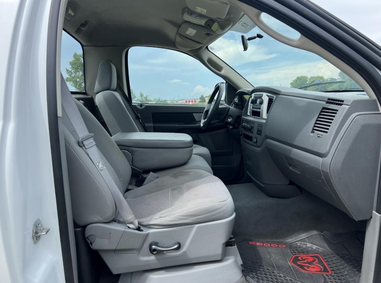 2007 WHITE /Gray Cloth Dodge Ram 1500 SLT 2WD (1D7HA16267J) with an 5.7L V8 engine, Automatic transmission, located at 506 S. Kingshighway, Cape Girardeau, MO, 63703, (573) 235-5000, 37.294991, -89.553635 - 2007 Dodge Ram 1500 SLT 1-Owner Only 86xxx miles Rear Wheel Drive 5.7L V8 Automatic Cruise Power Windows/Locks/Mirrors We have financing available and we accept trades! Fill out a credit application on our website or come by today! If you have any questions, give us a call at (573) 235-5000 - Photo#12