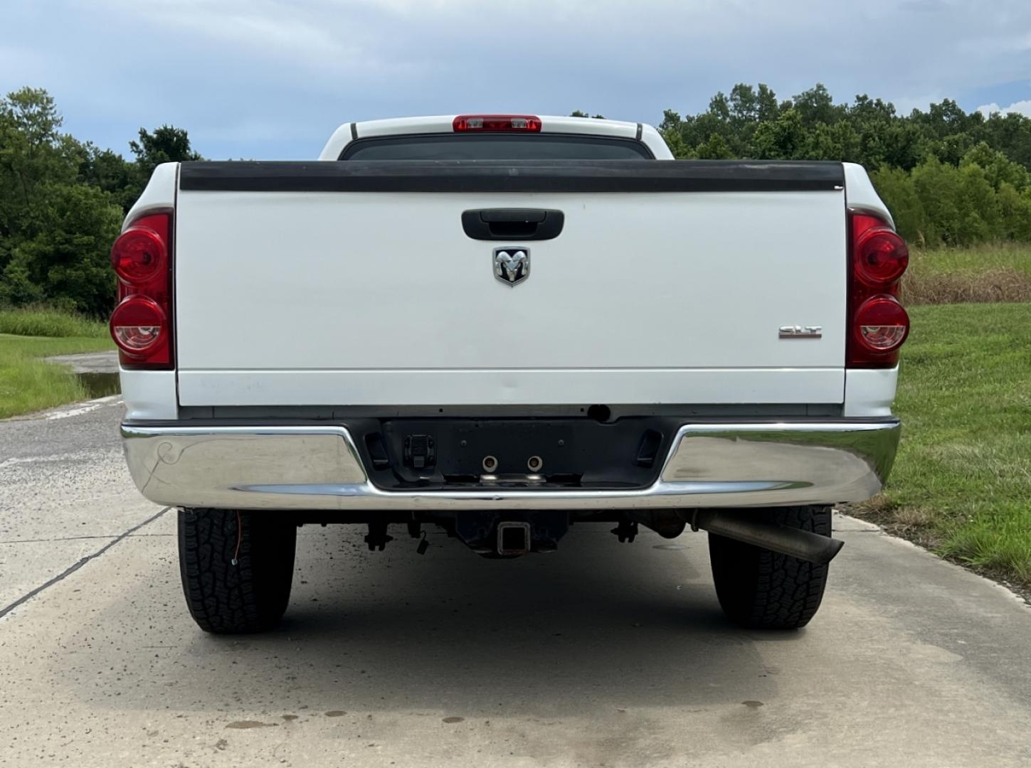 2007 WHITE /Gray Cloth Dodge Ram 1500 SLT 2WD (1D7HA16267J) with an 5.7L V8 engine, Automatic transmission, located at 506 S. Kingshighway, Cape Girardeau, MO, 63703, (573) 235-5000, 37.294991, -89.553635 - 2007 Dodge Ram 1500 SLT 1-Owner Only 86xxx miles Rear Wheel Drive 5.7L V8 Automatic Cruise Power Windows/Locks/Mirrors We have financing available and we accept trades! Fill out a credit application on our website or come by today! If you have any questions, give us a call at (573) 235-5000 - Photo#7