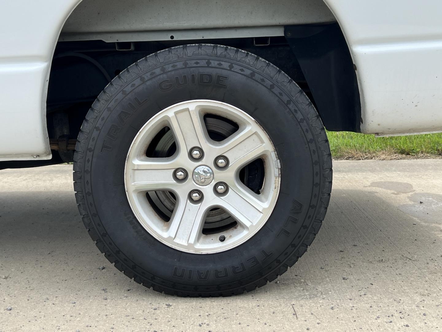 2007 WHITE /Gray Cloth Dodge Ram 1500 SLT 2WD (1D7HA16267J) with an 5.7L V8 engine, Automatic transmission, located at 506 S. Kingshighway, Cape Girardeau, MO, 63703, (573) 235-5000, 37.294991, -89.553635 - 2007 Dodge Ram 1500 SLT 1-Owner Only 86xxx miles Rear Wheel Drive 5.7L V8 Automatic Cruise Power Windows/Locks/Mirrors We have financing available and we accept trades! Fill out a credit application on our website or come by today! If you have any questions, give us a call at (573) 235-5000 - Photo#26