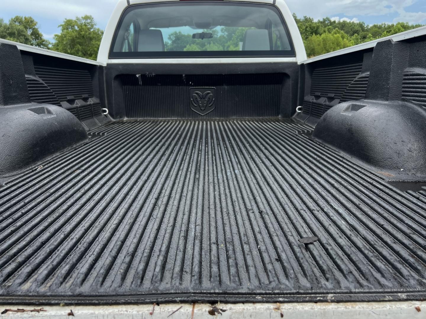 2007 WHITE /Gray Cloth Dodge Ram 1500 SLT 2WD (1D7HA16267J) with an 5.7L V8 engine, Automatic transmission, located at 506 S. Kingshighway, Cape Girardeau, MO, 63703, (573) 235-5000, 37.294991, -89.553635 - 2007 Dodge Ram 1500 SLT 1-Owner Only 86xxx miles Rear Wheel Drive 5.7L V8 Automatic Cruise Power Windows/Locks/Mirrors We have financing available and we accept trades! Fill out a credit application on our website or come by today! If you have any questions, give us a call at (573) 235-5000 - Photo#14