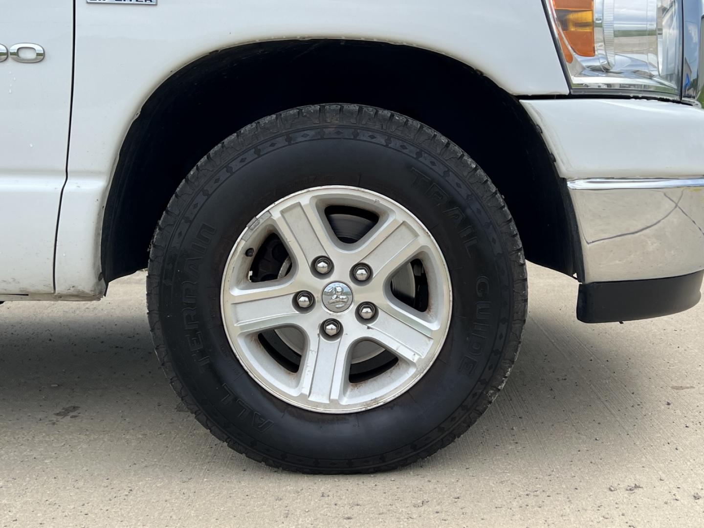 2007 WHITE /Gray Cloth Dodge Ram 1500 SLT 2WD (1D7HA16267J) with an 5.7L V8 engine, Automatic transmission, located at 506 S. Kingshighway, Cape Girardeau, MO, 63703, (573) 235-5000, 37.294991, -89.553635 - 2007 Dodge Ram 1500 SLT 1-Owner Only 86xxx miles Rear Wheel Drive 5.7L V8 Automatic Cruise Power Windows/Locks/Mirrors We have financing available and we accept trades! Fill out a credit application on our website or come by today! If you have any questions, give us a call at (573) 235-5000 - Photo#28