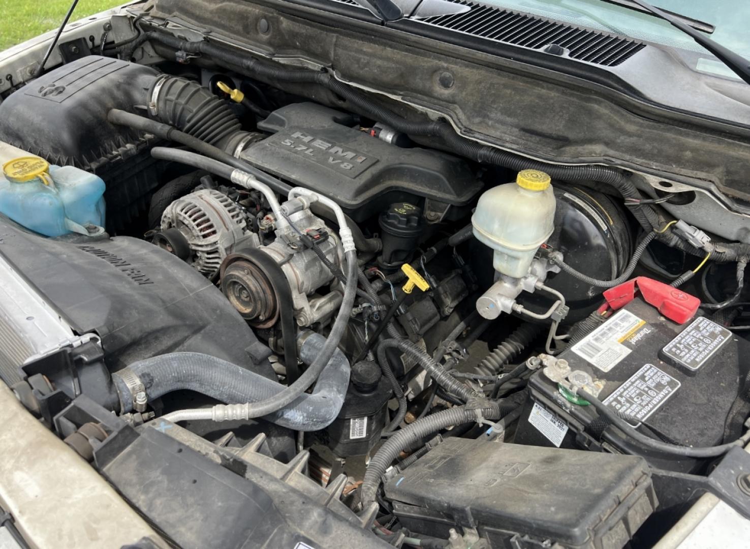 2007 WHITE /Gray Cloth Dodge Ram 1500 SLT 2WD (1D7HA16267J) with an 5.7L V8 engine, Automatic transmission, located at 506 S. Kingshighway, Cape Girardeau, MO, 63703, (573) 235-5000, 37.294991, -89.553635 - 2007 Dodge Ram 1500 SLT 1-Owner Only 86xxx miles Rear Wheel Drive 5.7L V8 Automatic Cruise Power Windows/Locks/Mirrors We have financing available and we accept trades! Fill out a credit application on our website or come by today! If you have any questions, give us a call at (573) 235-5000 - Photo#23